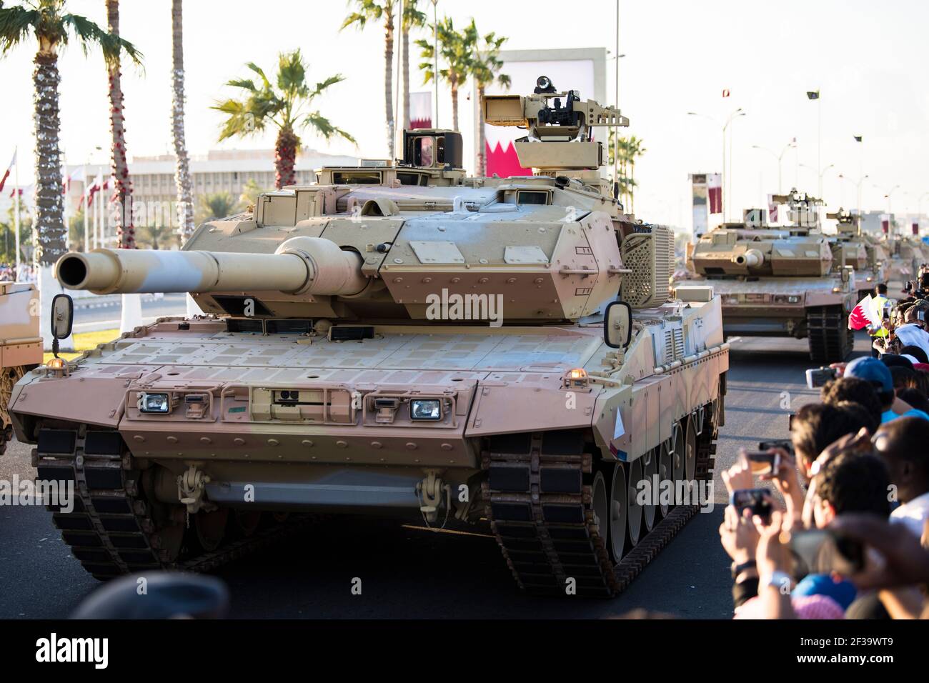 Doha, Katar - 18. Dezember 2017: Militärparade am Nationalfeiertag auf der Corniche. Stockfoto