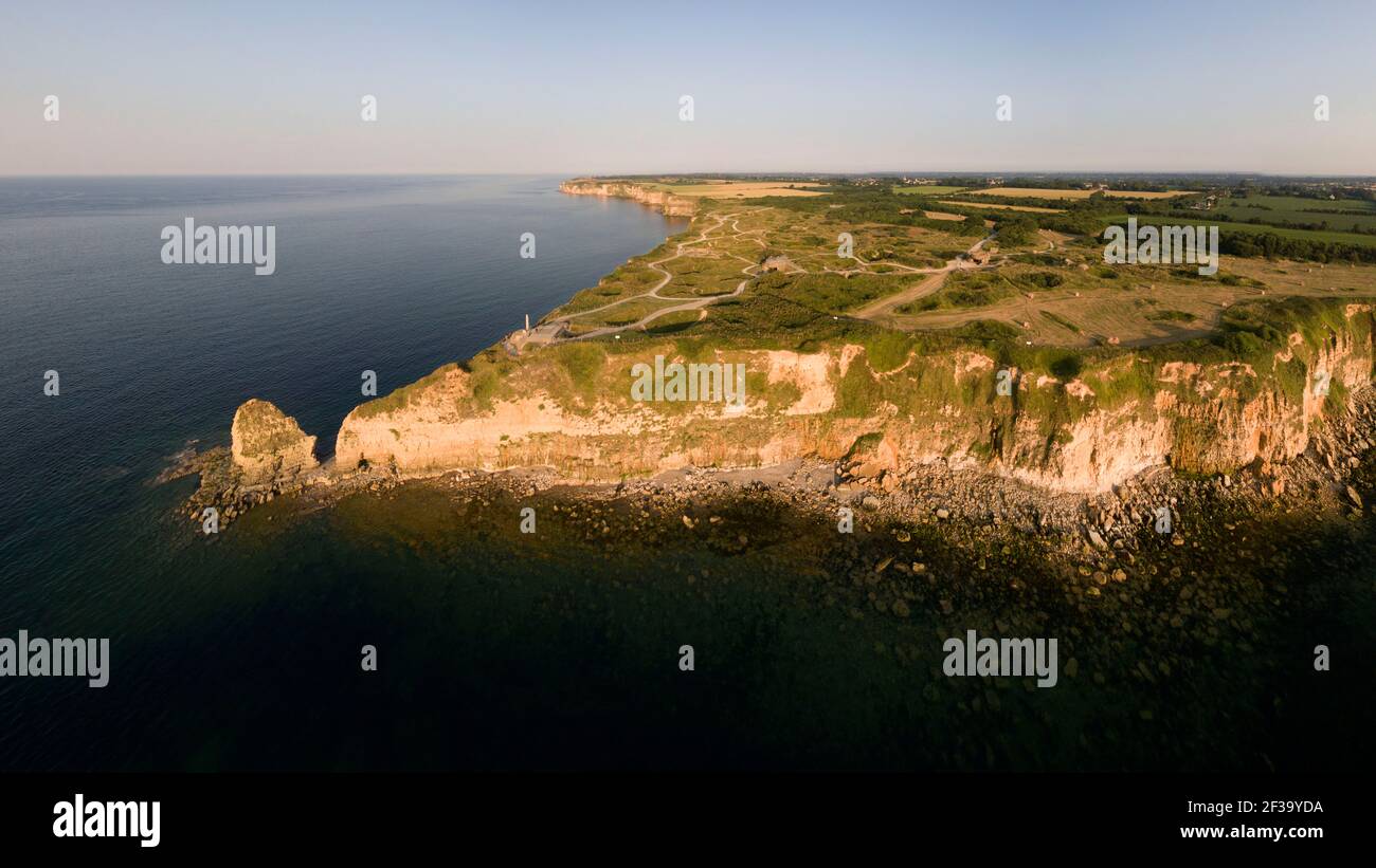 Kleine Landzunge „Pointe du Hoc“ (Normandie, Nordwestfrankreich): Einer der Strände der Landung in der Normandie am 6. Juni 1944. (Nicht verfügbar für postc Stockfoto