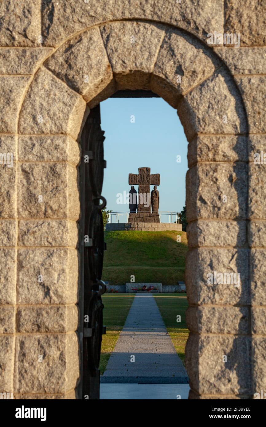 La Cambe (Normandie, Frankreich): Deutscher Soldatenfriedhof, die Häuser mehr als 21000 Stelen der deutschen Soldaten, die während der Schlacht von Keine gestorben Stockfoto