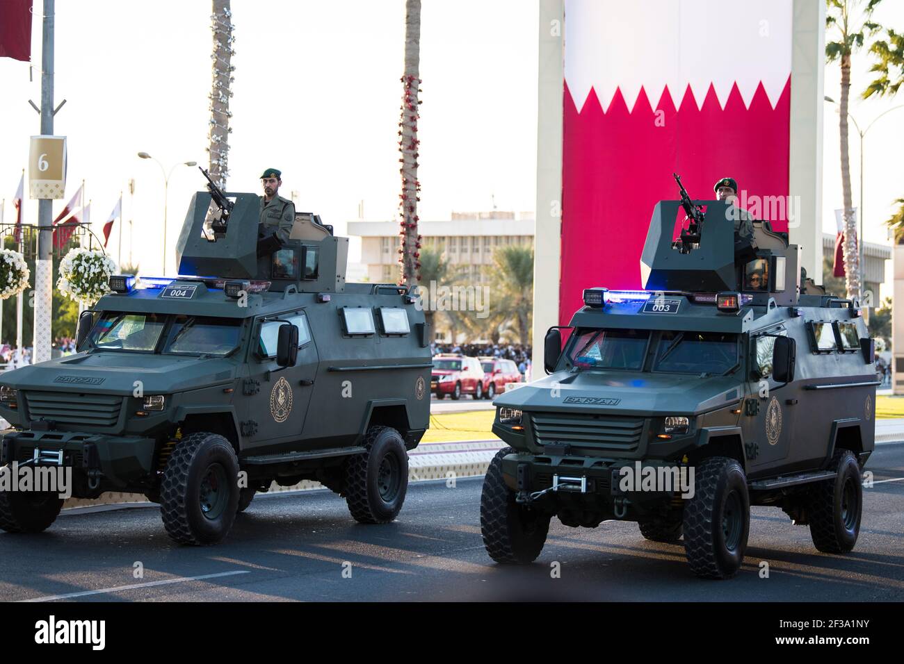 Doha, Katar - 18. Dezember 2017: Militärparade am Nationalfeiertag auf der Corniche. Stockfoto