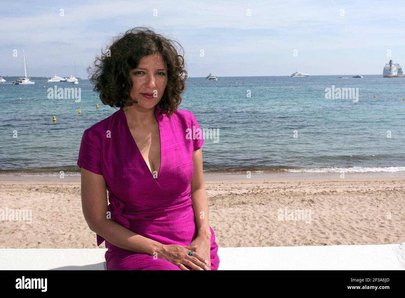 Datei Foto vom 24. Mai 2017. Von tunesischen Filmregisseur Kaouther Ben Hania posiert während der Cannes Film Festival, in Cannes, Frankreich. Der Regisseur des ersten tunesischen Films, der für einen Oscar getippt wurde, begrüßte die "historische" Nominierung und forderte die Behörden des nordafrikanischen Landes auf, das eigene Kino zu unterstützen. Kaouther Ben Hanias Film "The man Who Sold His Skin" wurde im Vorfeld der Oscar-Verleihung im April 25 in Hollywood als bester fremdsprachiger Film vorgeführt. Foto von Ammar Abd Rabbo/ABACAPRESS.COM Stockfoto