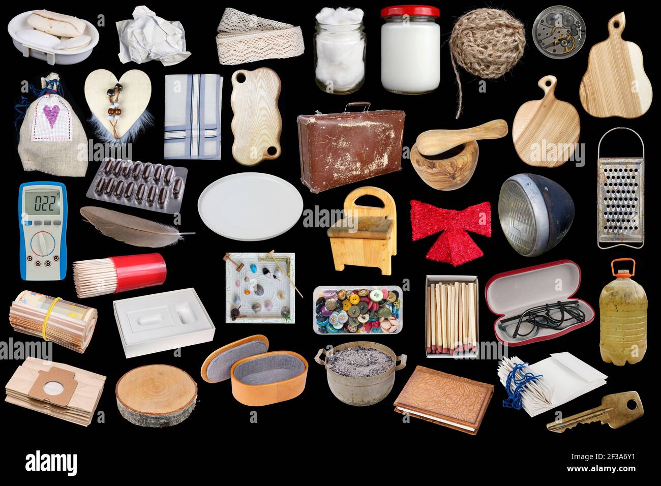 Haushalt einfache Objekte gesetzt. Isoliert auf Schwarz Stockfoto