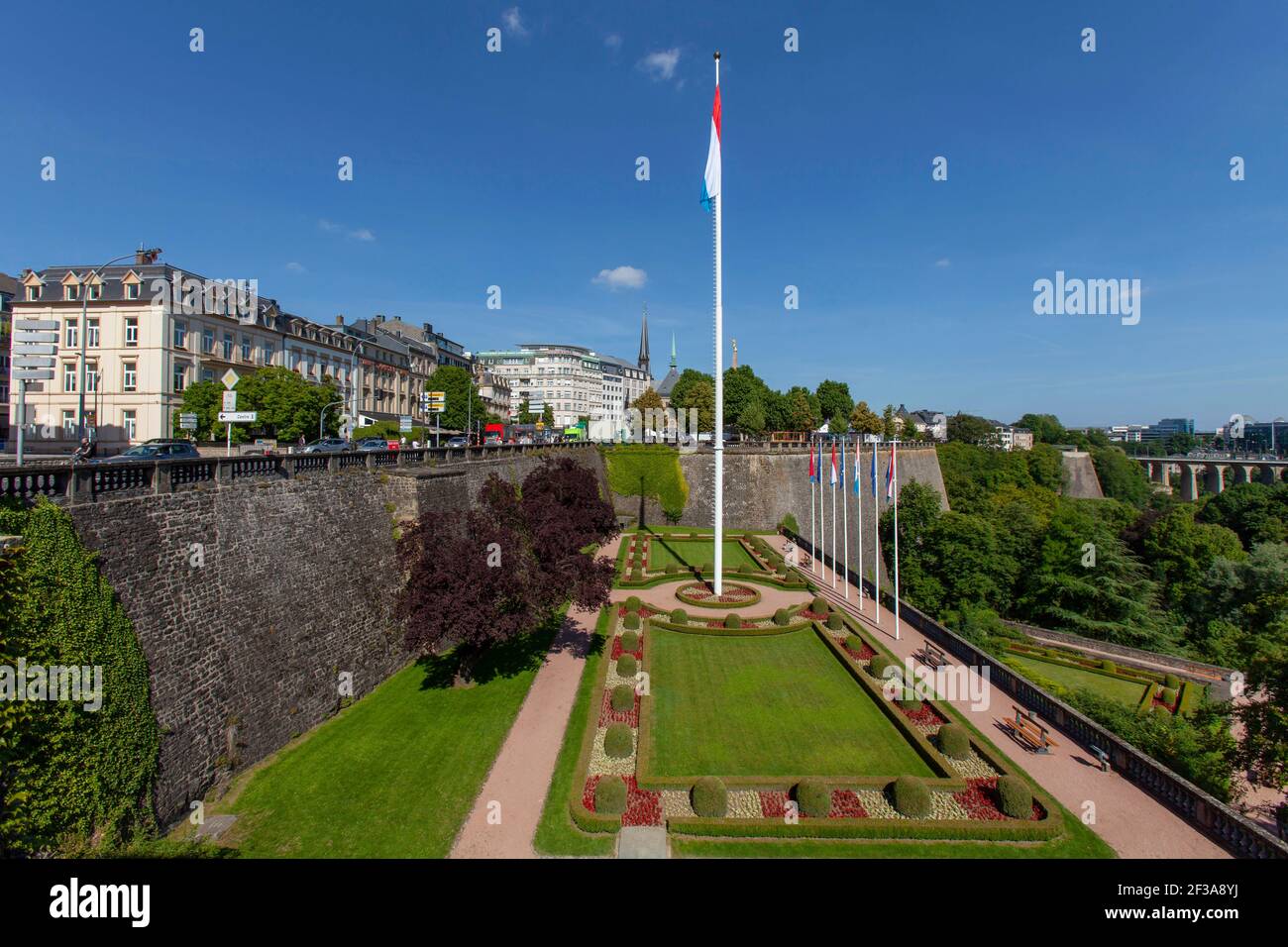 Luxemburg: Die Oberstadt, Gärten der "Casemates de la Petrusse" Bunker in Luxemburg-Stadt Stockfoto