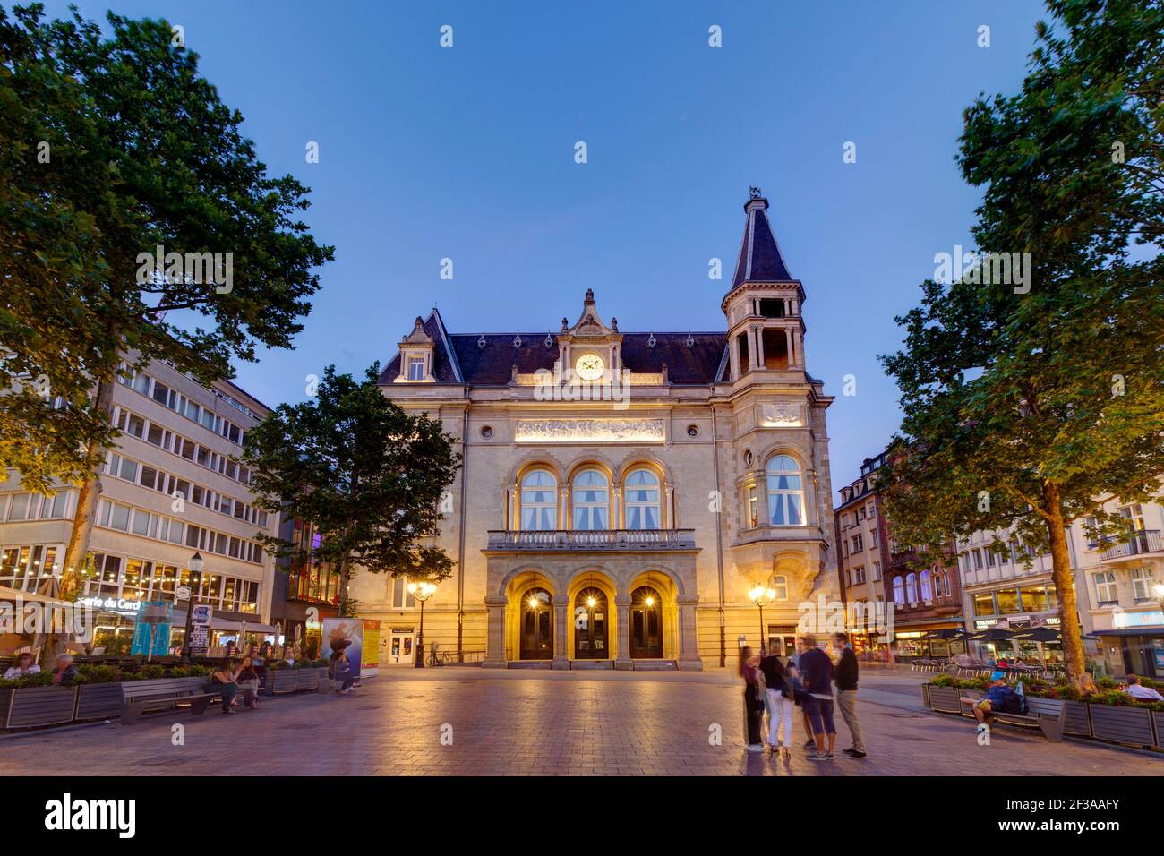 Luxemburg: Platz "Place d'Armes" am Abend, in Luxemburg-Stadt Stockfoto