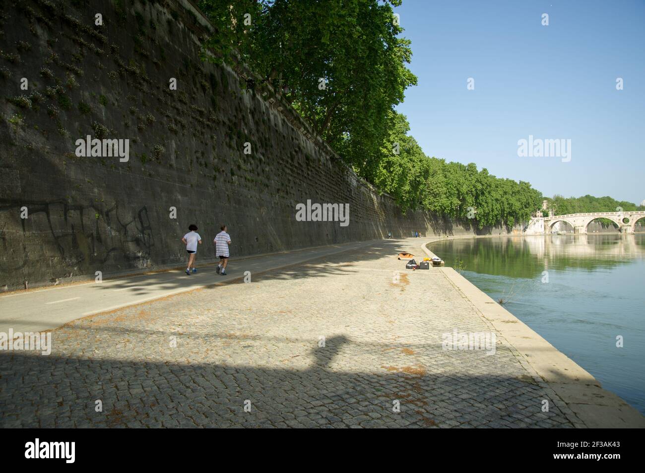 Läufer, Lungo Tevere, Insel Isola Tiberina, Rom, Italien, Europa Stockfoto