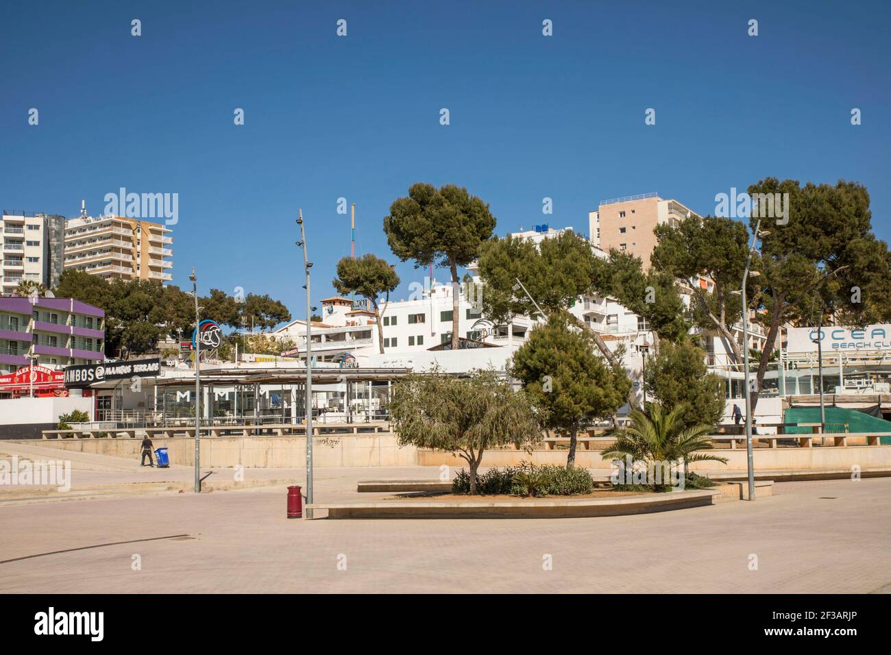 Magaluf, Mallorca, Spanien. März 2021, 15th. An der Strandpromenade während der Absperrung in Magaluf auf Mallorca. Quelle: John-Patrick Morarescu/ZUMA Wire/Alamy Live News Stockfoto