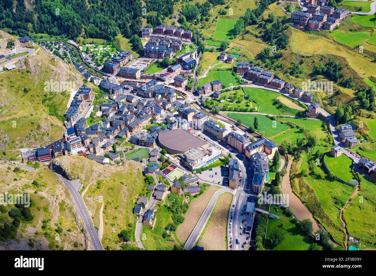 Luftaufnahme der Stadt Canillo vom Aussichtspunkt Quer. Canillo Parish - Andorra Stockfoto