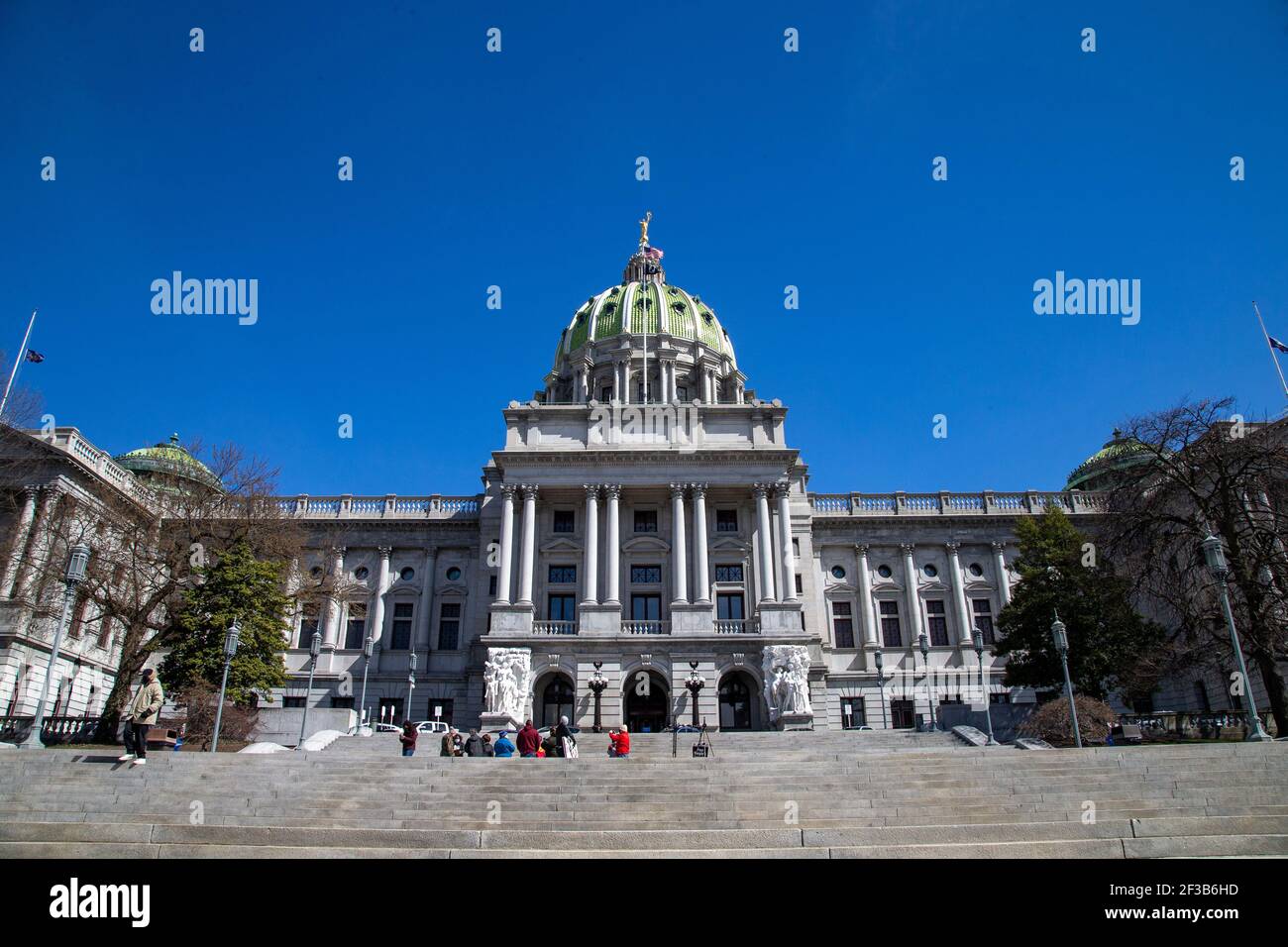 Harrisburg, Usa. März 2021, 15th. Das Pennsylvania State Capitol wird während einer PA Poor People's Campaign Veranstaltung in Harrisburg, Pennsylvania am 15. März 2021 gesehen. (Foto von Paul Weaver/Sipa USA) Quelle: SIPA USA/Alamy Live News Stockfoto