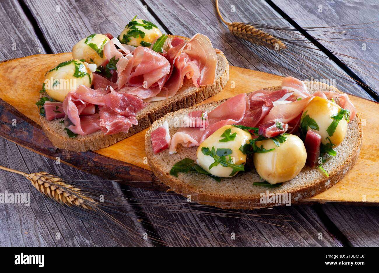 Provola affumicata -Fotos und -Bildmaterial in hoher Auflösung – Alamy