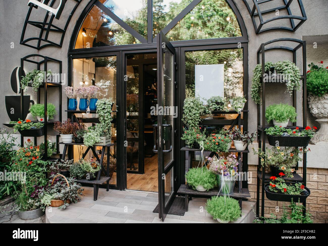 Erfolgreiches Geschäft, Start des Studios während covid-19 und eco Café Stockfoto