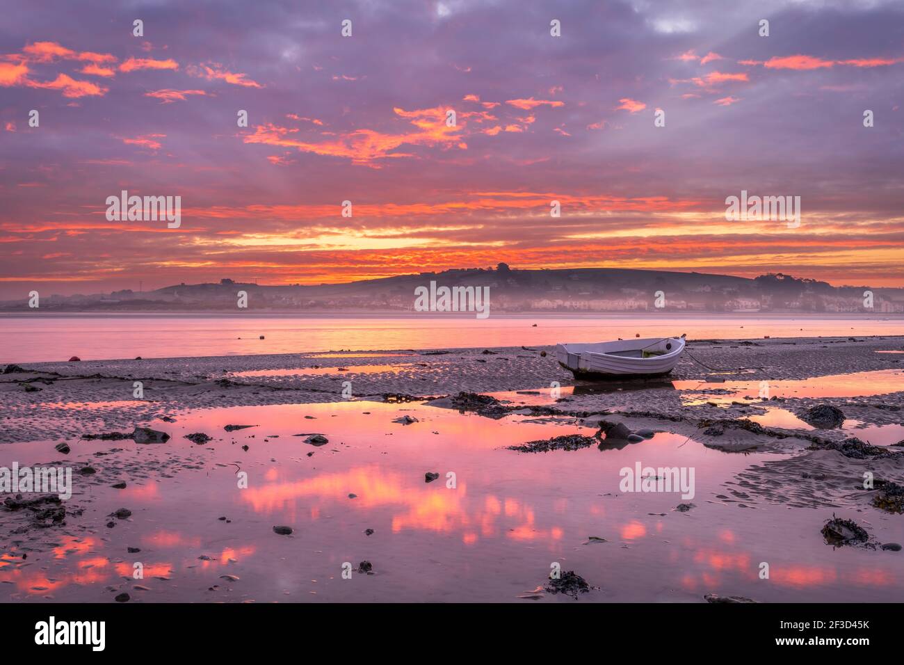Appledore, North Devon, England. Nach einer weiteren kalten Nacht in North Devon, einem schönen Himmel und Nebel bei Dämmerung auf dem Fluss Torridge Mündung bei Ebbe, Stockfoto