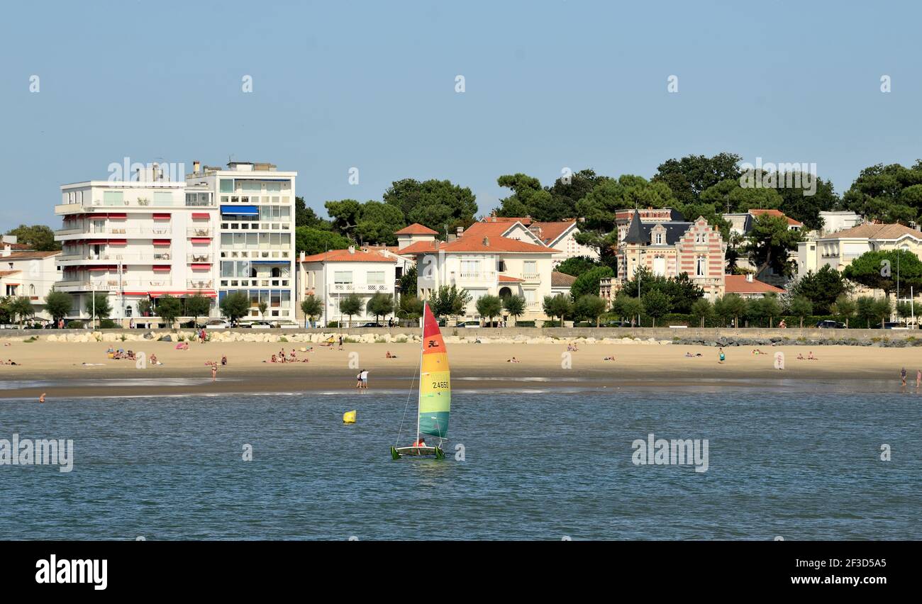 Royan (Zentral-West-Frankreich): Immobilien, Immobilien entlang der Uferpromenade, Strand von Grande Conche, mit schönen Villen mit Blick auf den Ozean entlang B Stockfoto