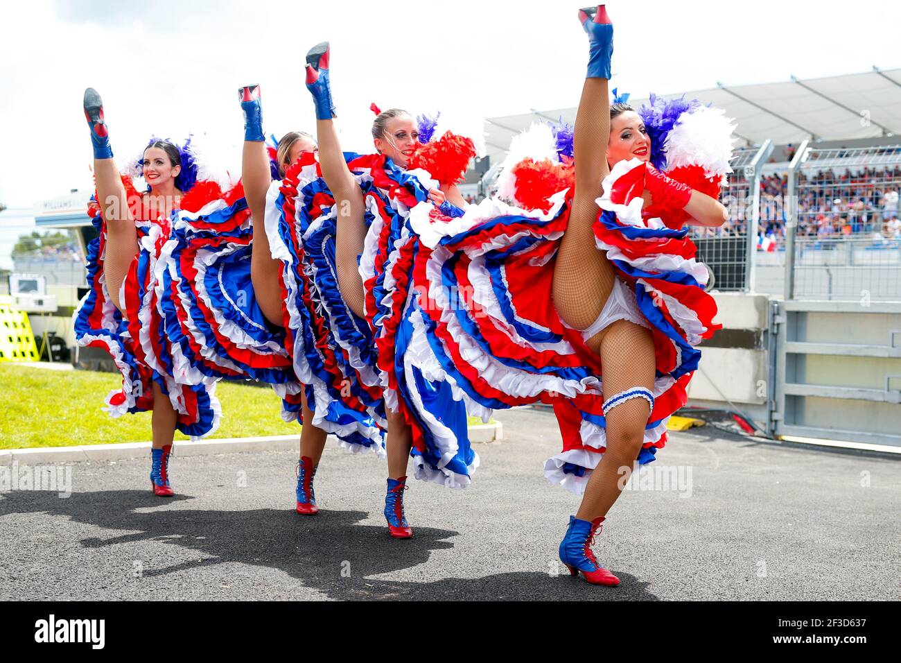 Französische Cancan-Tänzer während der Formel-1-Weltmeisterschaft 2018, großer Preis von Frankreich vom 22. Bis 24. Juni in Le Castellet - Foto DPPI Stockfoto