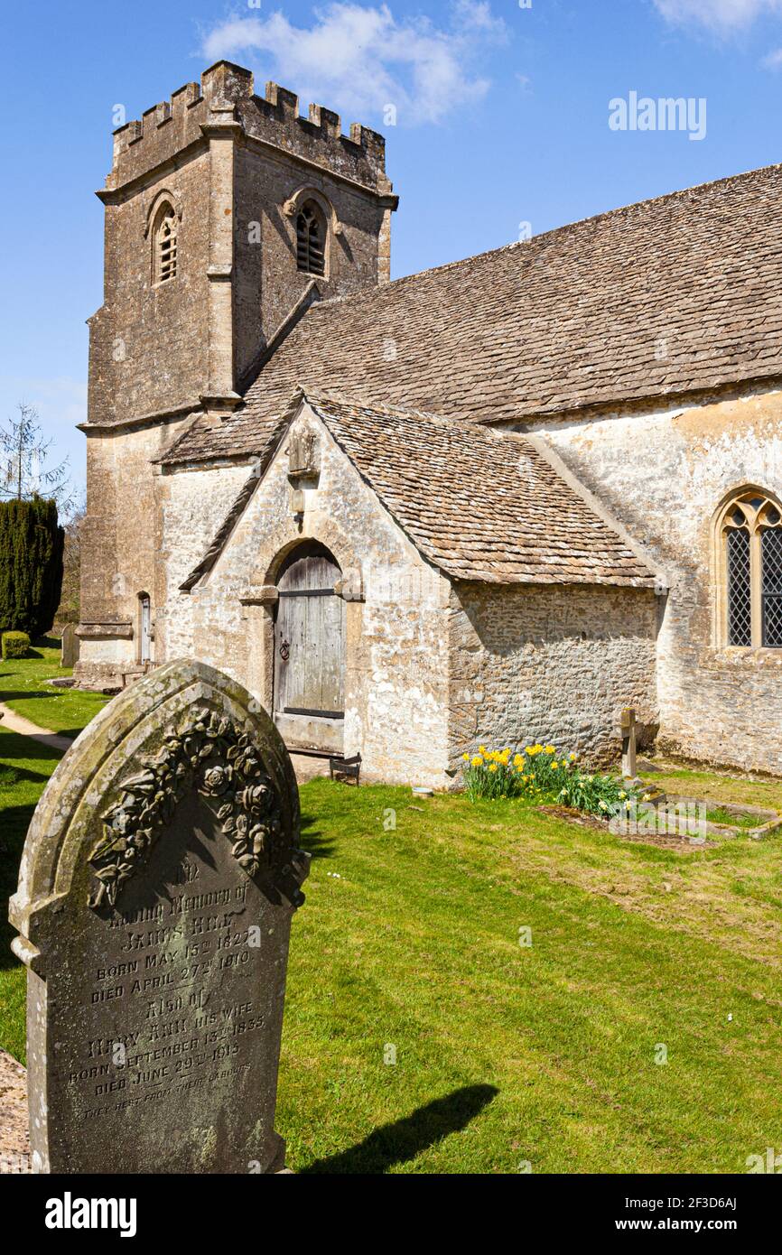 Die angelsächsische Kirche des Heiligen Roods im Cotswold-Dorf Daglingworth, Gloucestershire, Großbritannien Stockfoto