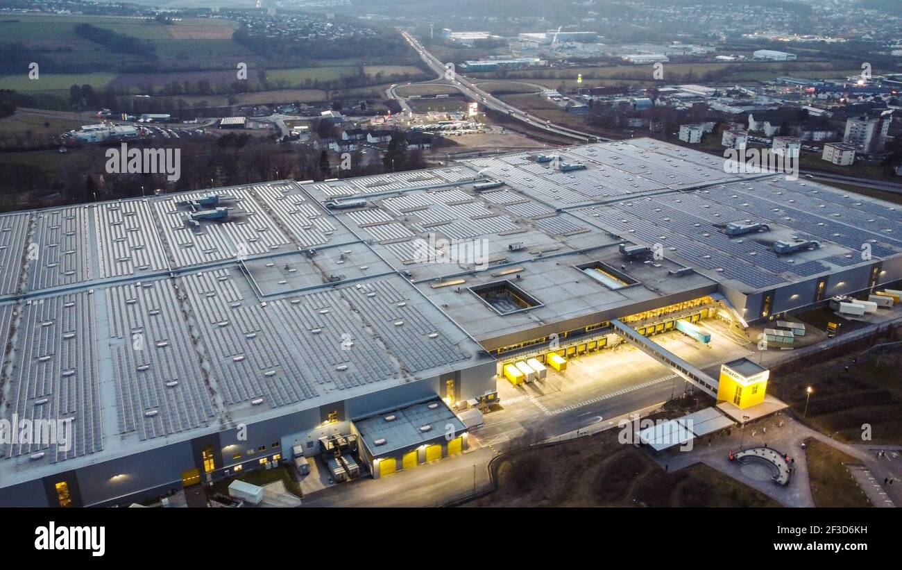 Amazon Logistikzentrum Deutschland in Bad Hersfeld - STADT BAD HERSFELD,  DEUTSCHLAND - 10. MÄRZ 2021 Stockfotografie - Alamy