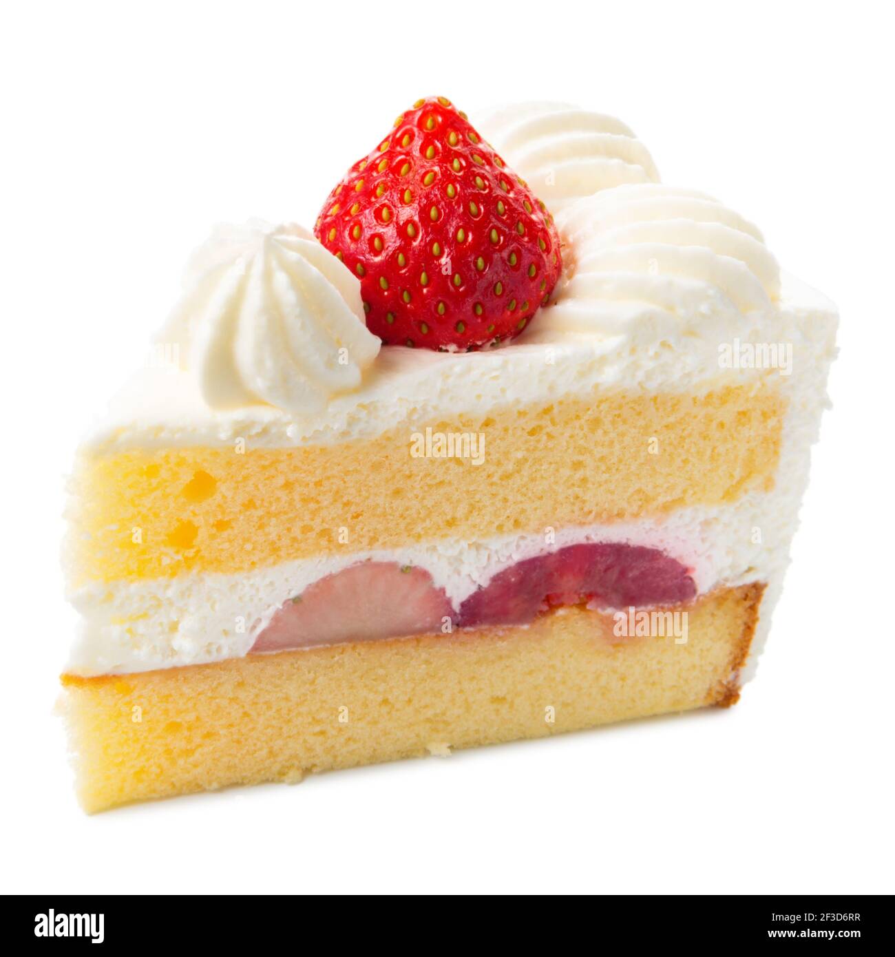 Japanisches süßes weißes Stück Kuchen mit Sahne und Erdbeere Für Geburtstag isoliert auf weiß Stockfoto