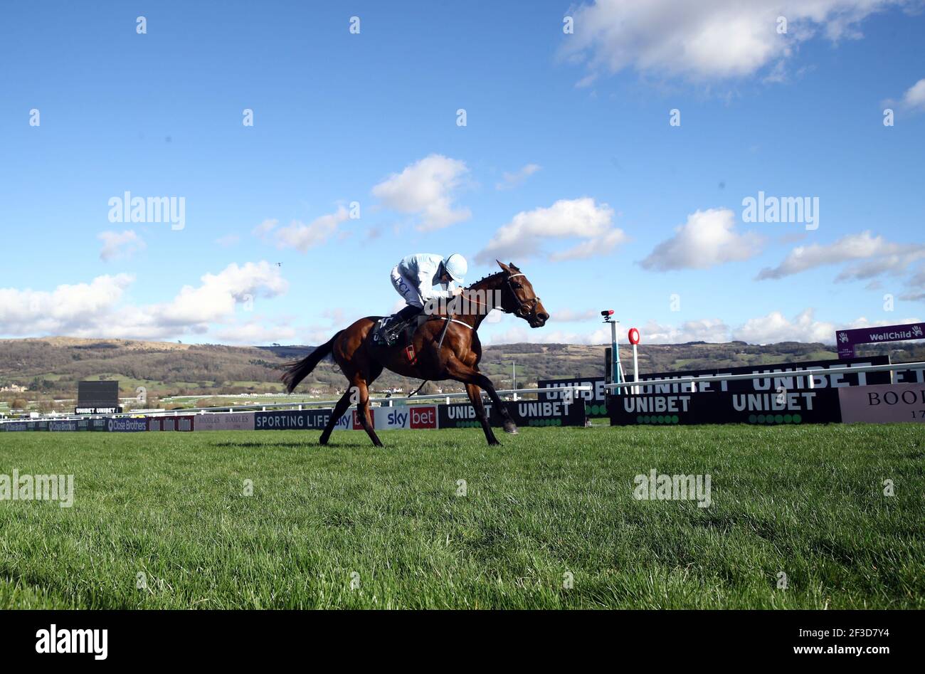 Geißblatt geritten von Rachael Blackmore gewann die Unibet Champion Hurdle Challenge Trophy am ersten Tag des Cheltenham Festivals auf der Cheltenham Rennbahn. Bilddatum: Dienstag, 16. März 2021. Stockfoto