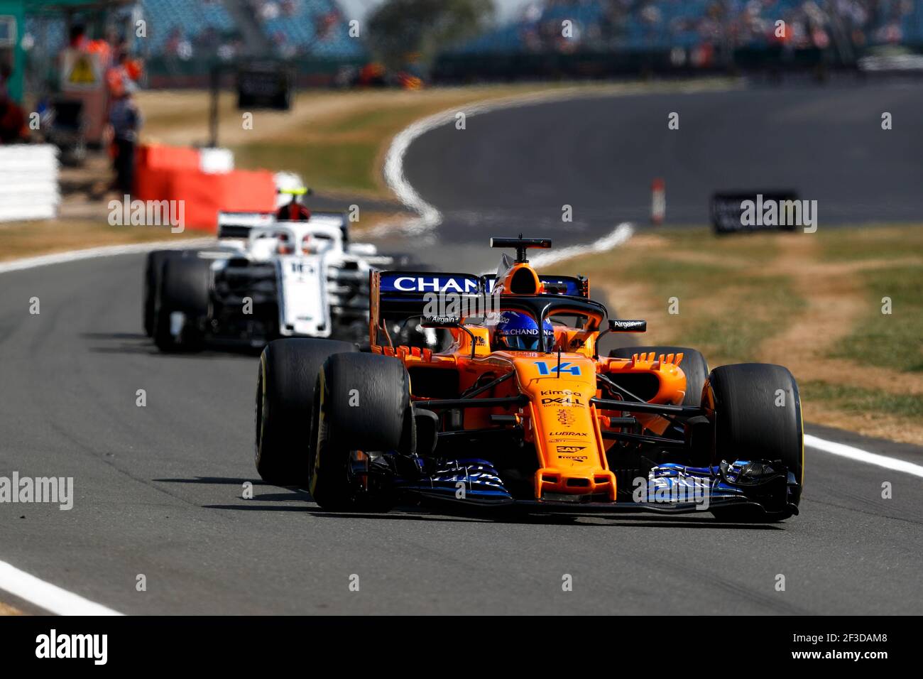 ALONSO Fernando (SPA), McLaren Renault MCL33, LECLERC Charles (mco), Alfa Romeo sauber F1 Team C37, Aktion während der Formel 1 Weltmeisterschaft 2018, Grand Prix von England vom 5. Bis 8. juli, in Silverstone, Großbritannien - Foto DPPI Stockfoto