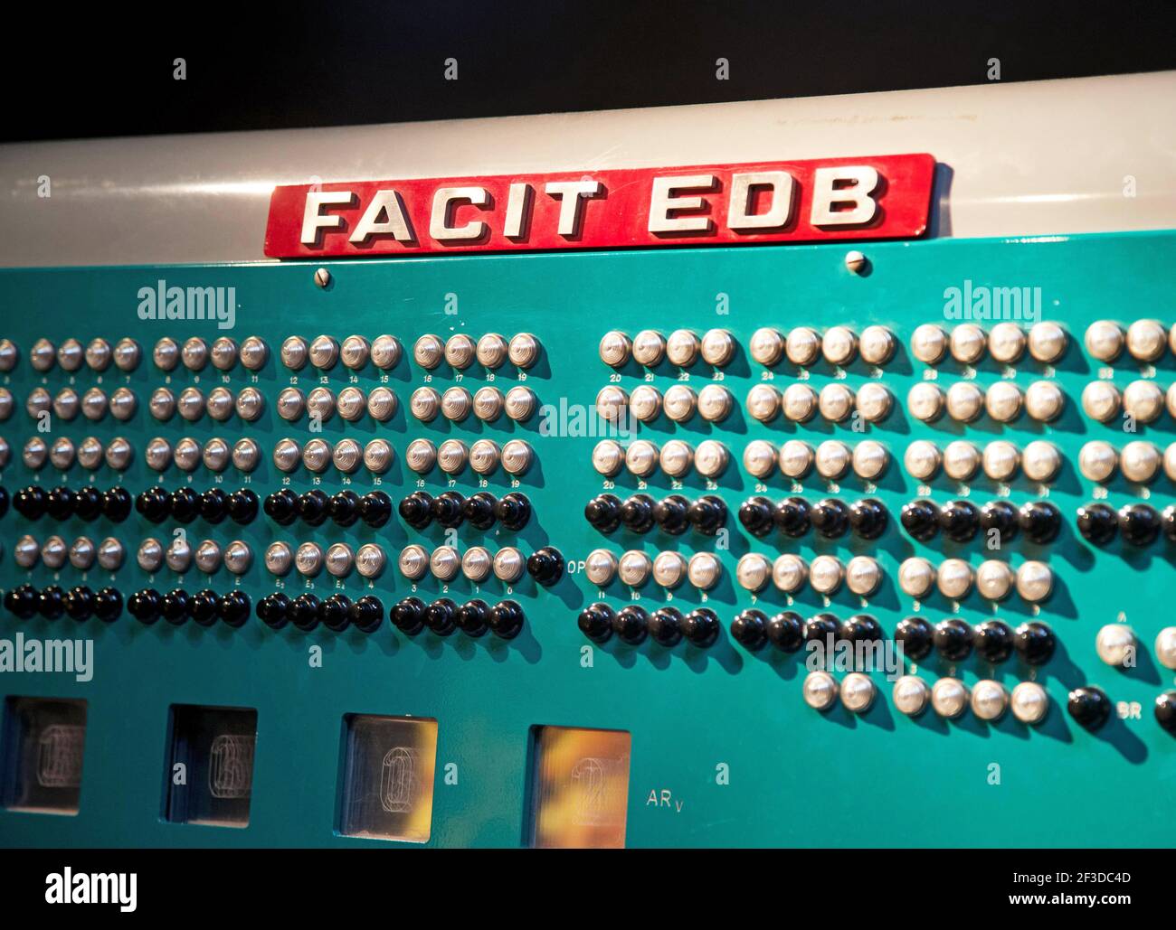 Facit EDB. Frühe Mainframe-Computer aus den Branchen von Åtvidaberg. Der erste in Serie produzierte Computer in Schweden wird im Data Museum AUSGESTELLT IT-ceum ist Schwedens einziges Museum für computerbezogene Geschichte. Stockfoto Facit EDB. Frühe Mainframe-Computer aus den Branchen von Åtvidaberg. Der erste in Serie produzierte Computer in Schweden wird im Data Museum AUSGESTELLT IT-ceum ist Schwedens einziges Museum für computerbezogene Geschichte. Stockfoto