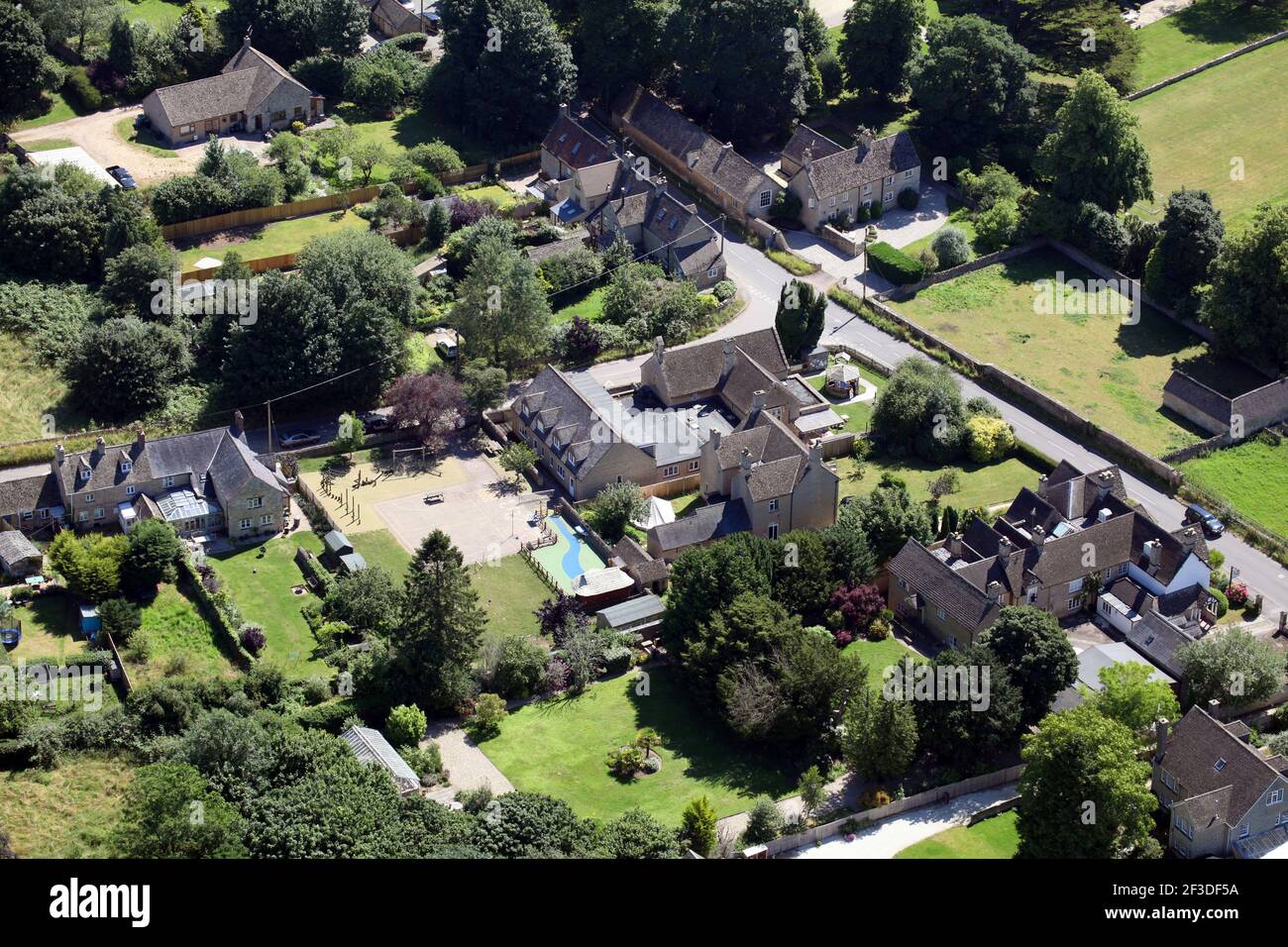 Luftaufnahme von Chadlington C der E Primary School, Oxfordshire Stockfoto