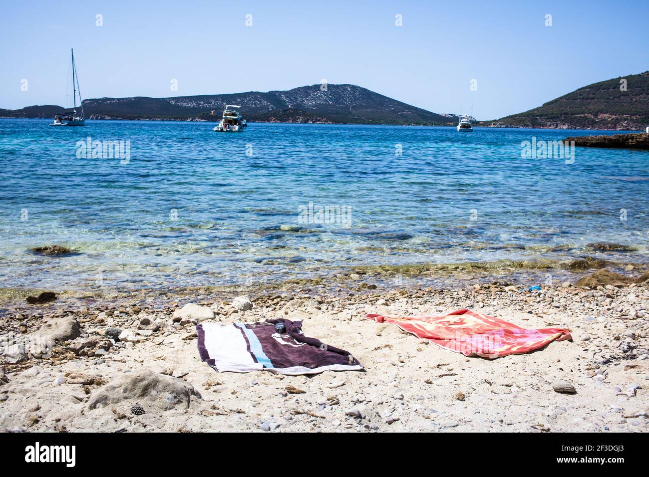 Abgeschiedene Küste weg an einem Strand in einem unberührten Naturschutzgebiet von Sardinien Stockfoto