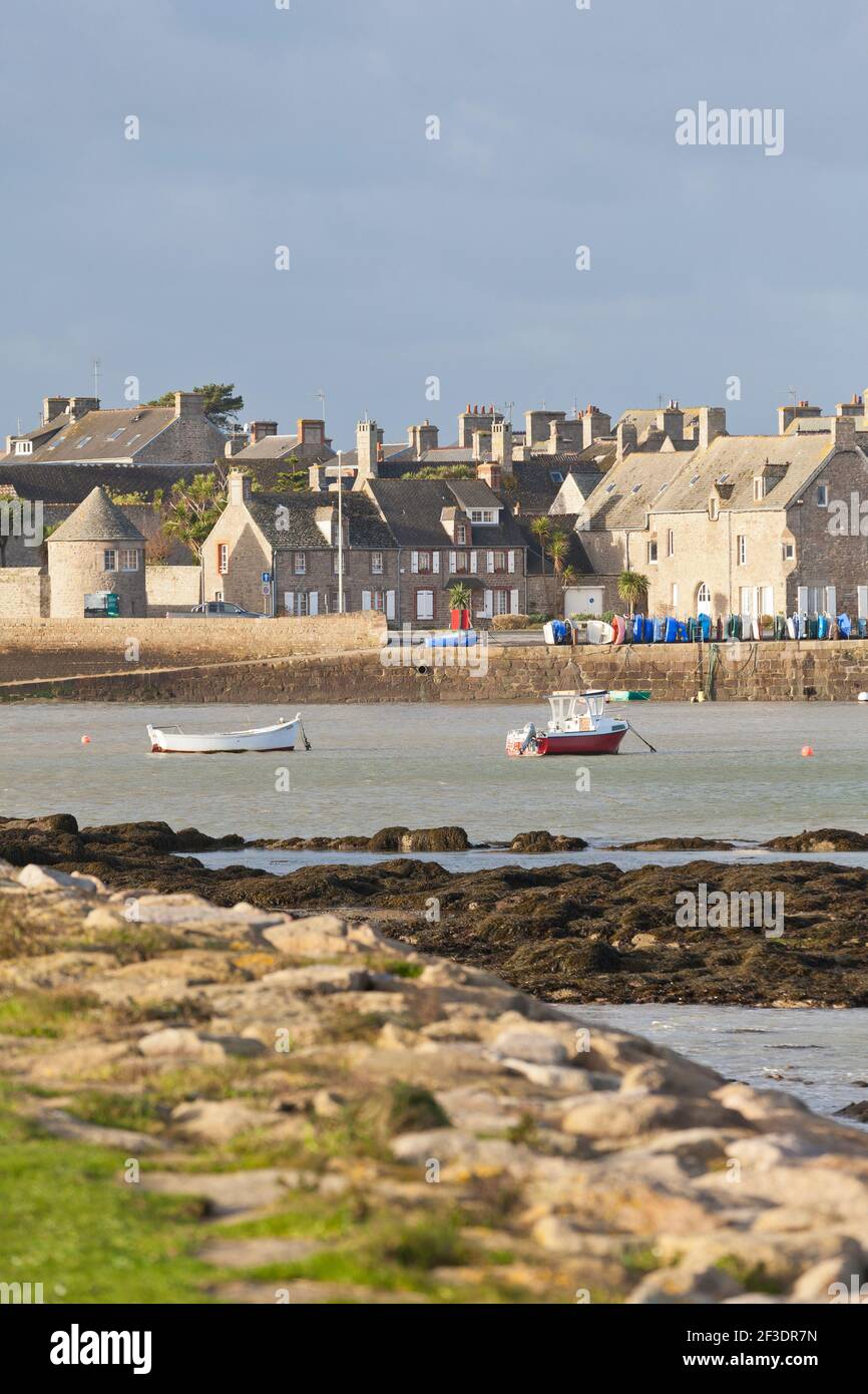 Stadtbild des Hafens von Barfleur, Cotentin, Manche, Normandie, Frankreich Stockfoto