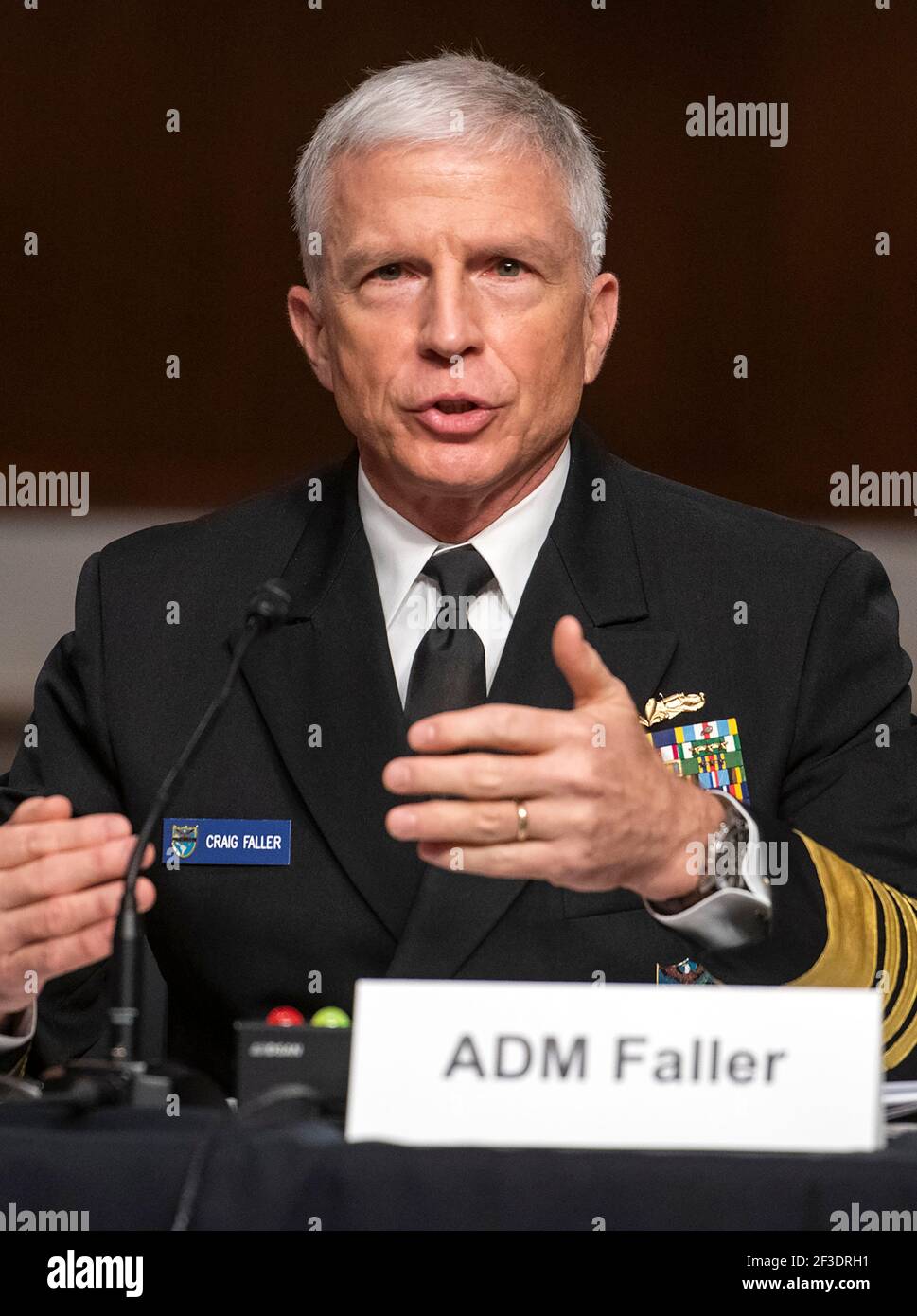 Admiral Craig S. Faller, USN, Kommandant, United States Southern Command erscheint während einer Anhörung des Senatsausschusses für bewaffnete Dienste, um das United States Southern Command und das United States Northern Command im Rahmen der Überprüfung des Antrags auf Genehmigung der Verteidigung für das Geschäftsjahr 2022 und das zukünftige Verteidigungsprogramm im Dirksen Senate Office Building in Washington, DC, zu untersuchen. März 16, 2021. Kredit: Rod Lampey/CNP /MediaPunch Stockfoto