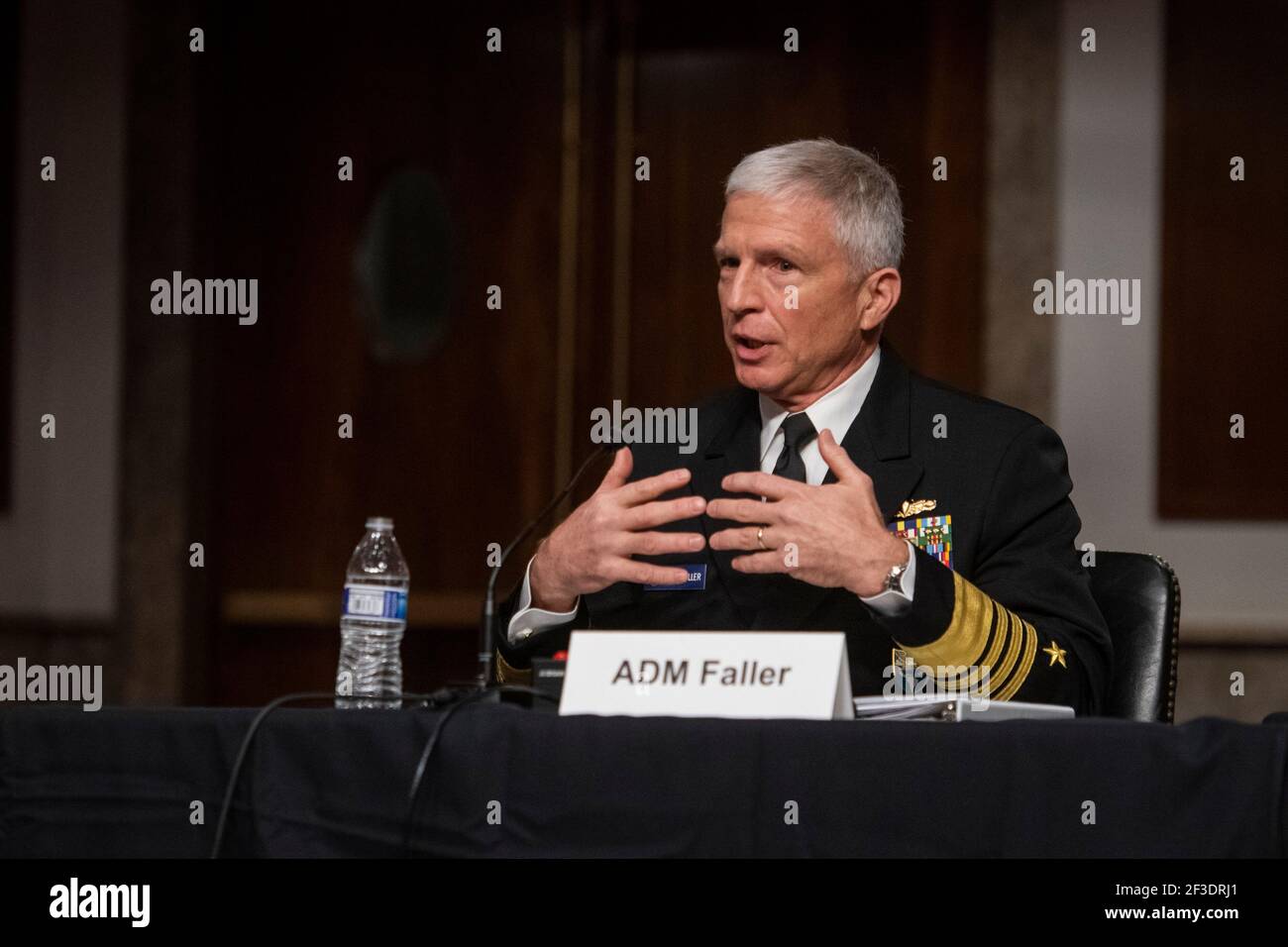 Admiral Craig S. Faller, USN, Kommandant, United States Southern Command erscheint während einer Anhörung des Senatsausschusses für bewaffnete Dienste, um das United States Southern Command und das United States Northern Command im Rahmen der Überprüfung des Antrags auf Genehmigung der Verteidigung für das Geschäftsjahr 2022 und das zukünftige Verteidigungsprogramm im Dirksen Senate Office Building in Washington, DC, zu untersuchen. März 16, 2021. Kredit: Rod Lampey/CNP /MediaPunch Stockfoto