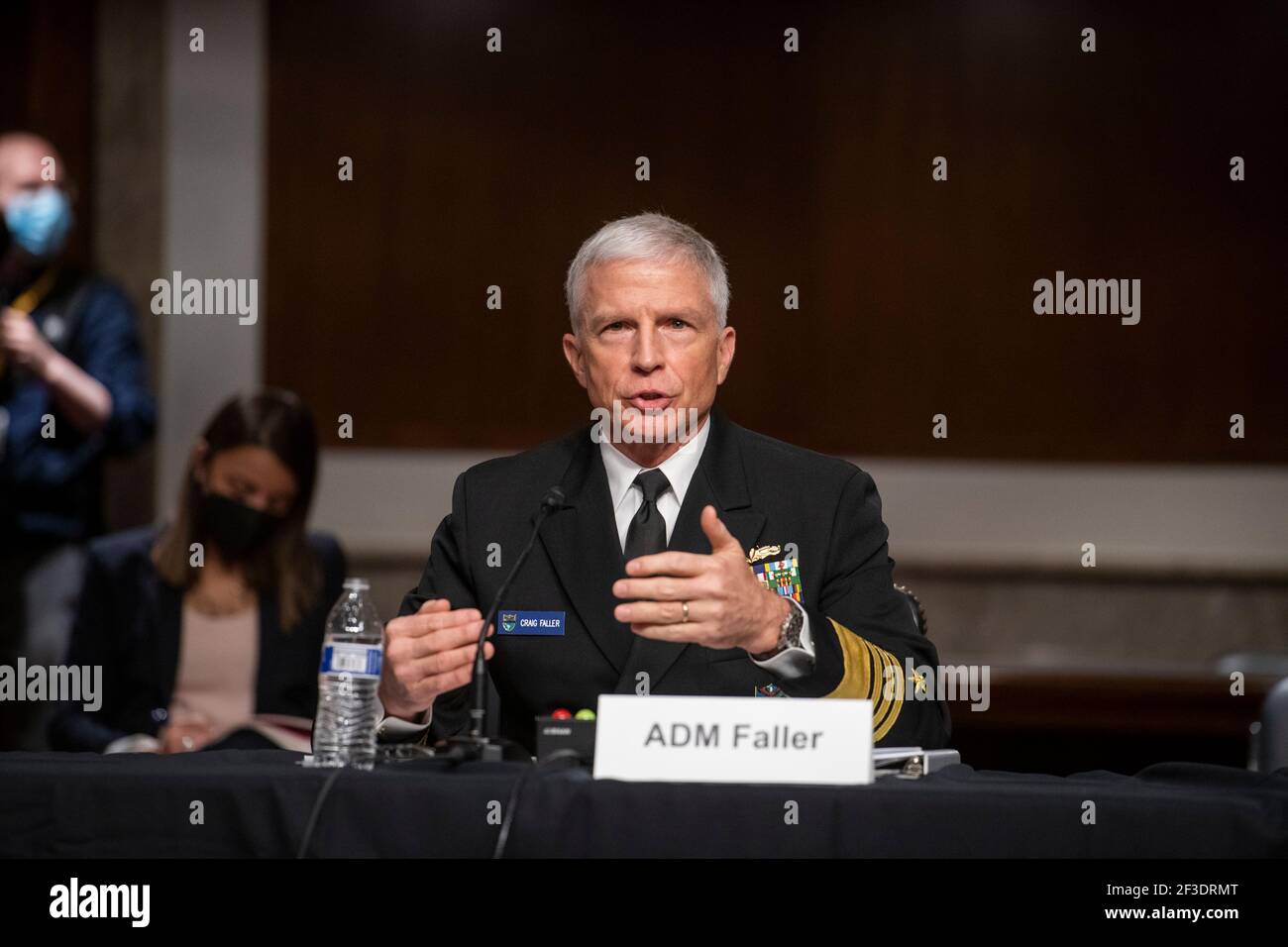 Admiral Craig S. Faller, USN, Kommandant, United States Southern Command erscheint während einer Anhörung des Senatsausschusses für bewaffnete Dienste, um das United States Southern Command und das United States Northern Command im Rahmen der Überprüfung des Antrags auf Genehmigung der Verteidigung für das Geschäftsjahr 2022 und das zukünftige Verteidigungsprogramm im Dirksen Senate Office Building in Washington, DC, zu untersuchen. März 16, 2021. Kredit: Rod Lampey/CNP /MediaPunch Stockfoto