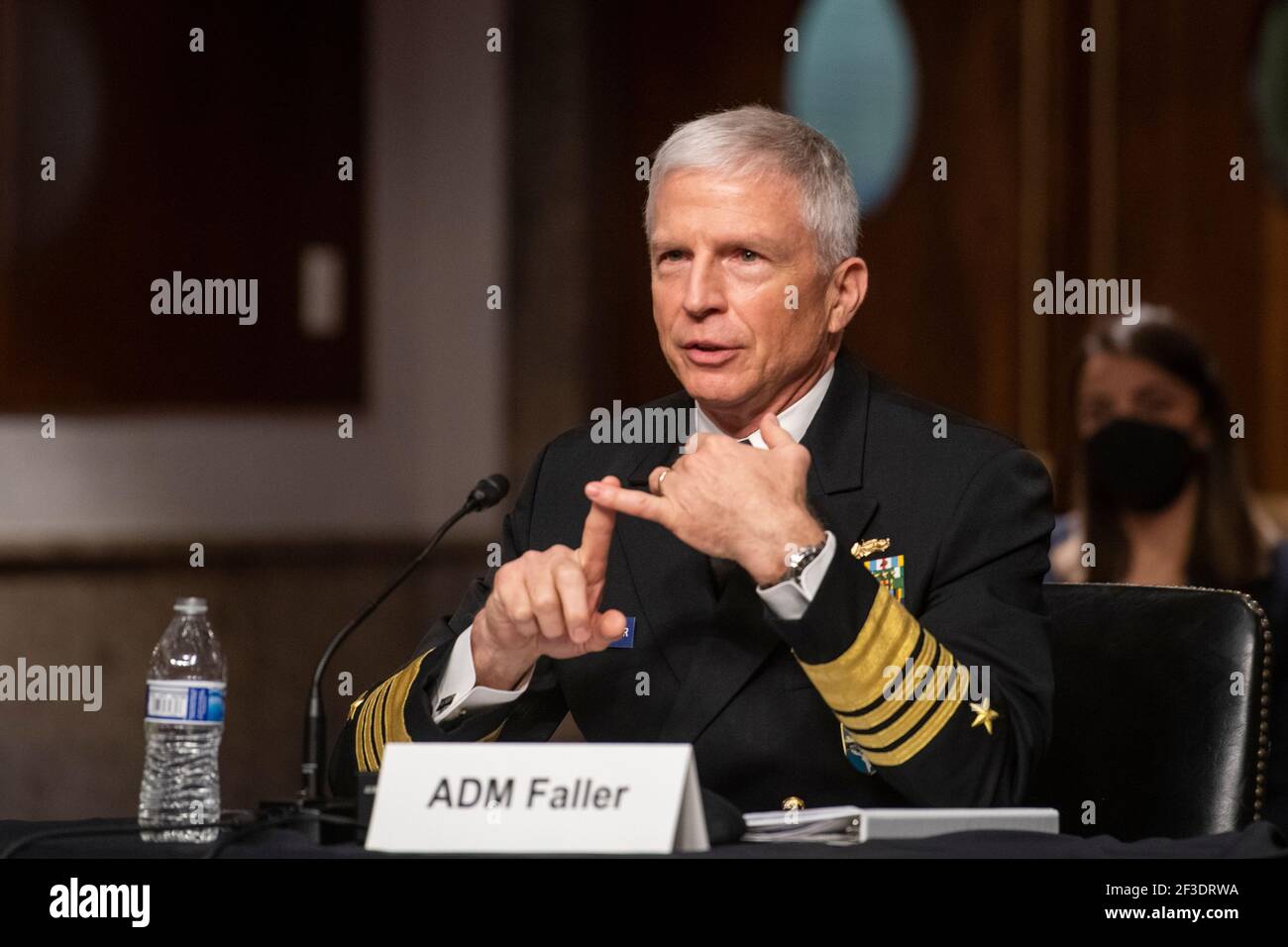 Admiral Craig S. Faller, USN, Kommandant, United States Southern Command erscheint während einer Anhörung des Senatsausschusses für bewaffnete Dienste, um das United States Southern Command und das United States Northern Command im Rahmen der Überprüfung des Antrags auf Genehmigung der Verteidigung für das Geschäftsjahr 2022 und das zukünftige Verteidigungsprogramm im Dirksen Senate Office Building in Washington, DC, zu untersuchen. März 16, 2021. Kredit: Rod Lampey/CNP /MediaPunch Stockfoto