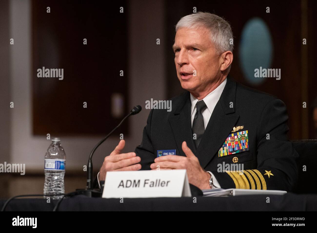 Admiral Craig S. Faller, USN, Kommandant, United States Southern Command erscheint während einer Anhörung des Senatsausschusses für bewaffnete Dienste, um das United States Southern Command und das United States Northern Command im Rahmen der Überprüfung des Antrags auf Genehmigung der Verteidigung für das Geschäftsjahr 2022 und das zukünftige Verteidigungsprogramm im Dirksen Senate Office Building in Washington, DC, zu untersuchen. März 16, 2021. Kredit: Rod Lampey/CNP /MediaPunch Stockfoto