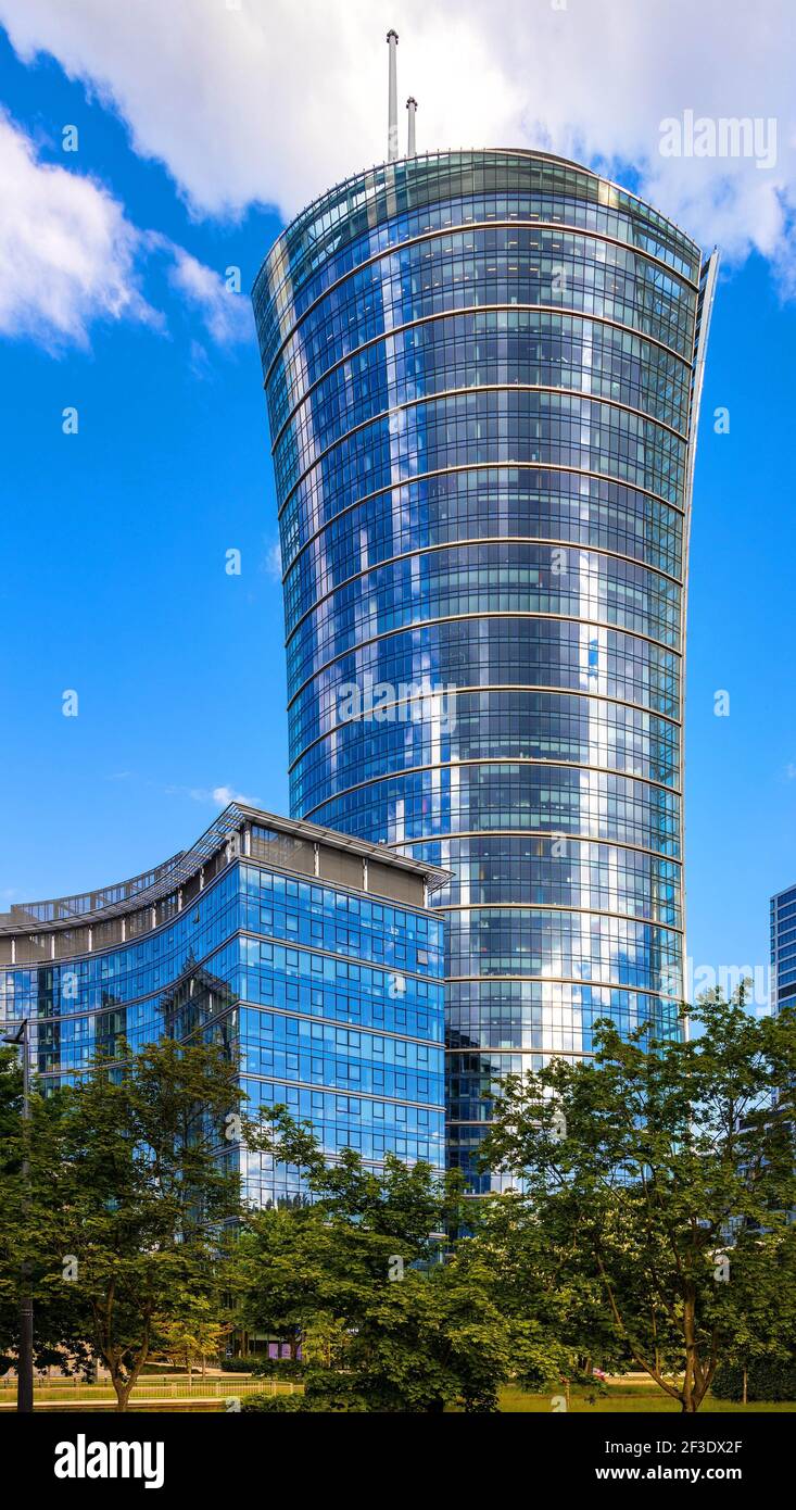Warschau, Polen - 22. Mai 2020: Warsaw Spire Büroturm der Immofinanz auf dem Europejski Platz im Wola Geschäftsviertel von Warschau Stockfoto