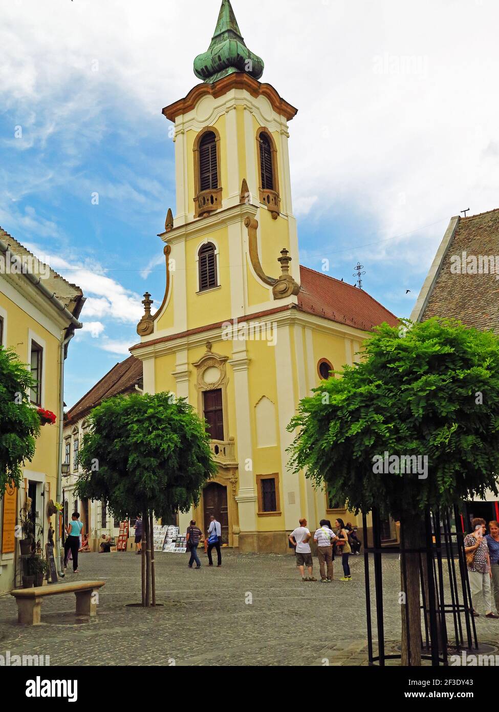 Die kleine Stadt Szentendre, bekannt für ihre Künstler und Kunstfertigkeit, liegt am Ufer der Donau. Eine kurze Zug-, Fahrrad- oder Bootsfahrt von Budapest Stockfoto