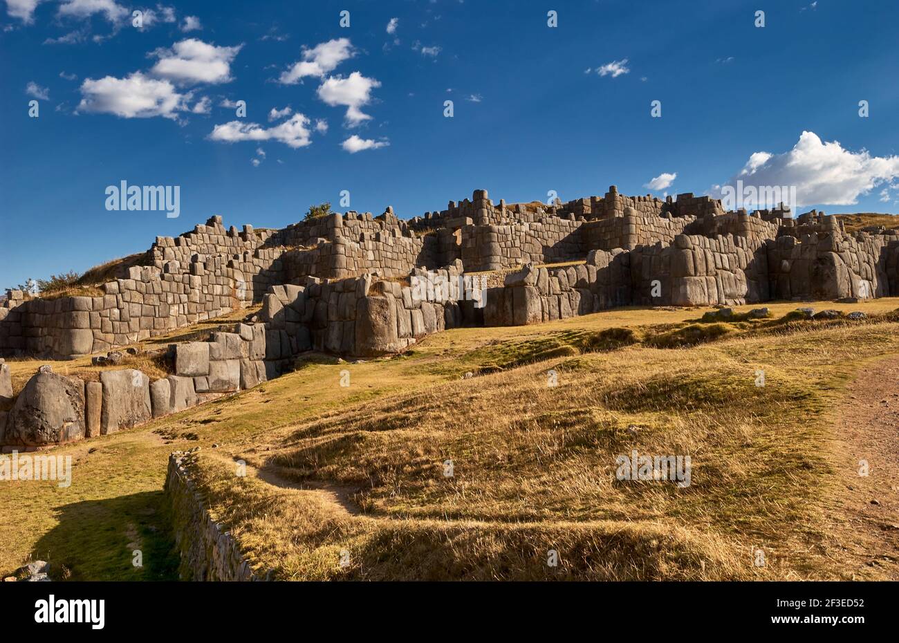 Riesige Mauern der Inka-Festung Saqsayhuaman, in der Nähe von Cusco, Peru, Südamerika Stockfoto