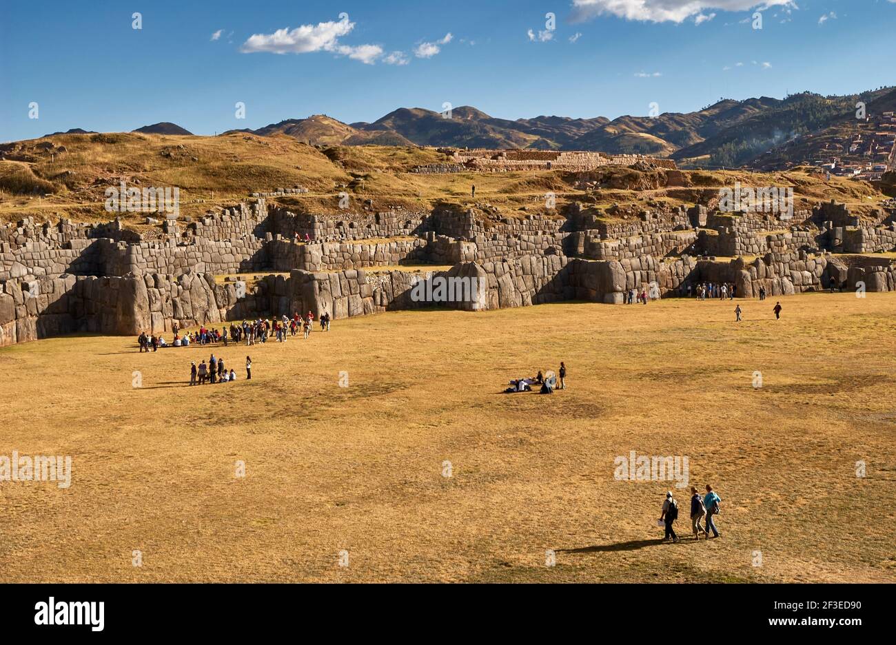 Riesige Mauern der Inka-Festung Saqsayhuaman, in der Nähe von Cusco, Peru, Südamerika Stockfoto