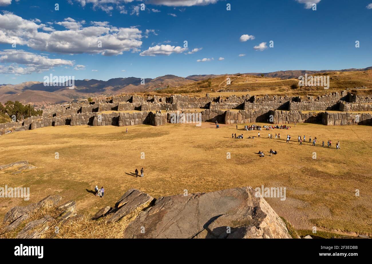Riesige Mauern der Inka-Festung Saqsayhuaman, in der Nähe von Cusco, Peru, Südamerika Stockfoto