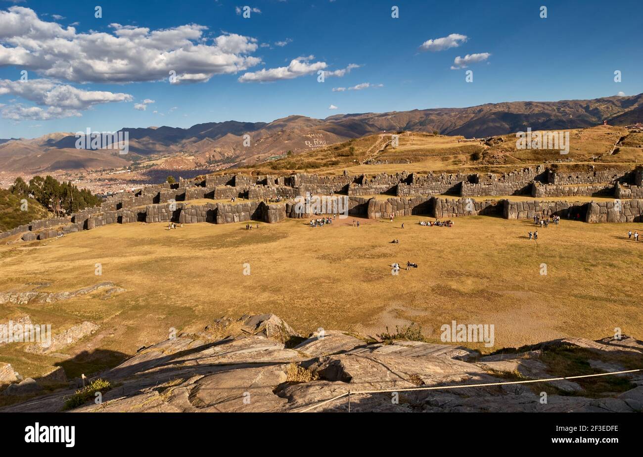 Riesige Mauern der Inka-Festung Saqsayhuaman, in der Nähe von Cusco, Peru, Südamerika Stockfoto