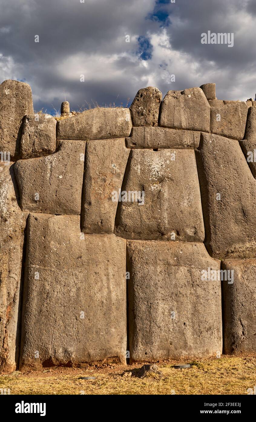 Riesige Mauern der Inka-Festung Saqsayhuaman, in der Nähe von Cusco, Peru, Südamerika Stockfoto