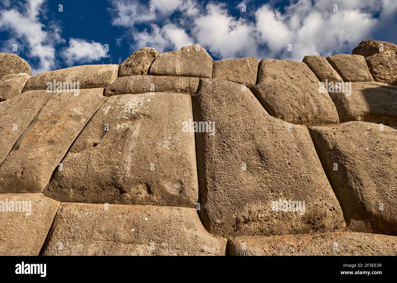 Riesige Mauern der Inka-Festung Saqsayhuaman, in der Nähe von Cusco, Peru, Südamerika Stockfoto