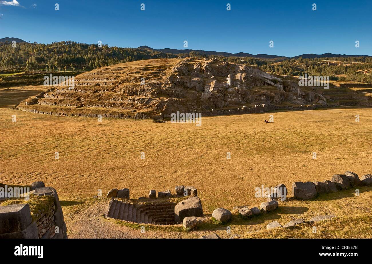 Riesige Mauern der Inka-Festung Saqsayhuaman, in der Nähe von Cusco, Peru, Südamerika Stockfoto