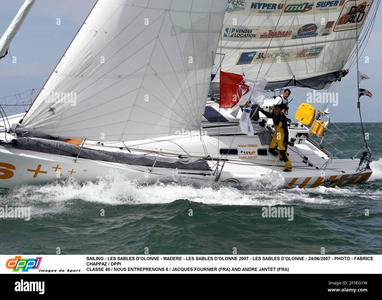 SEGELN - LES SABLES D'OLONNE - MADERE - LES SABLES D'OLONNE 2007 - LES SABLES D'OLONNE - 24/06/2007 - FOTO : FABRICE CHAPPAZ / DPPI CLASSE 40 / NOUS ENTREPRENONS 6 / JACQUES FOURNIER (FRA) UND ANDRE JANTET (FRA) Stockfoto