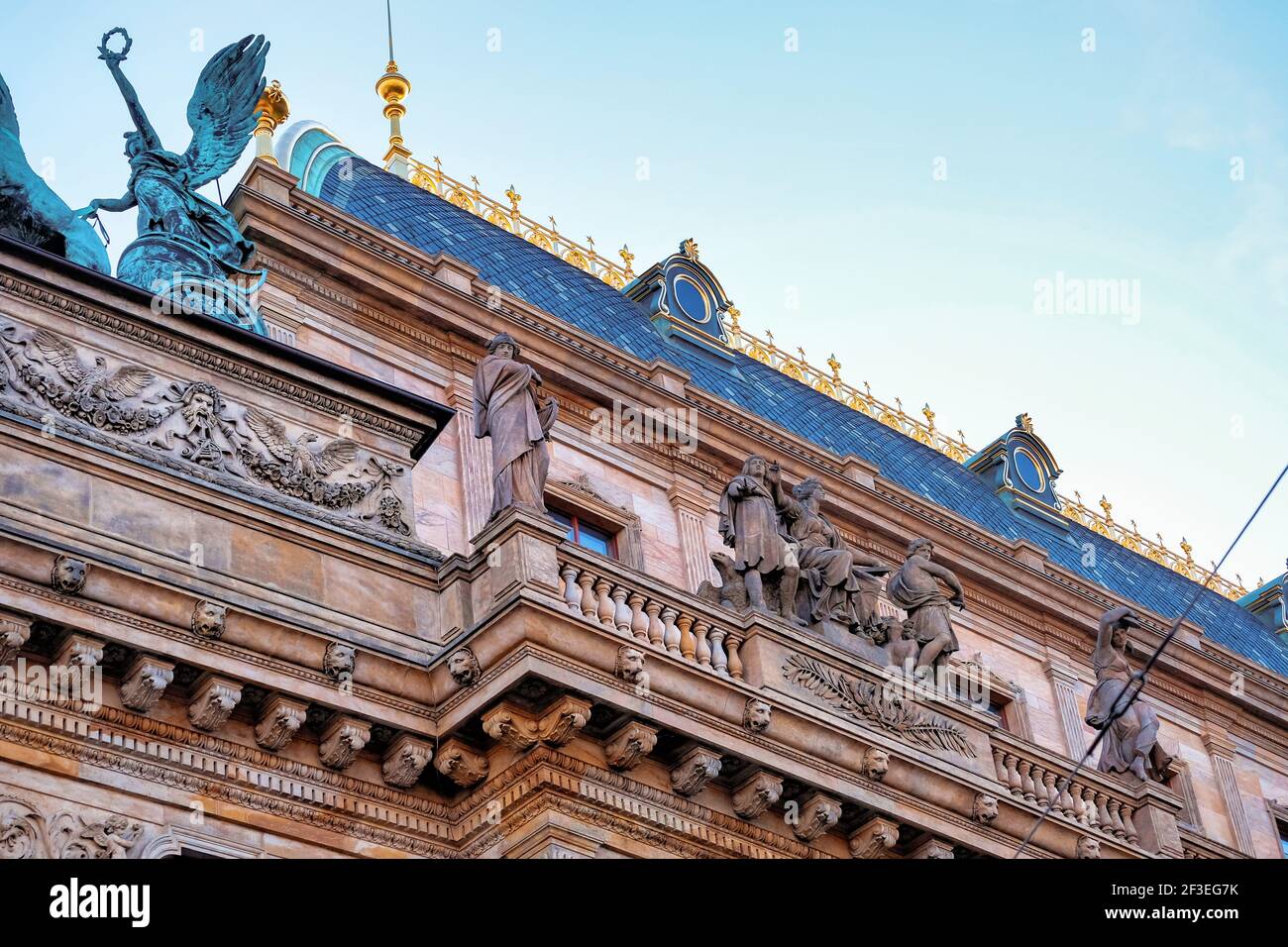 Schöne Fassade Details des Nationaltheaters von Prag Stockfoto