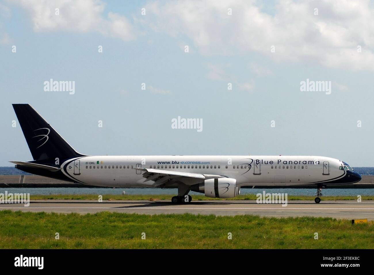 15-03-2021 - Generic Airplanes - Ei-DKL - Blue Panorama - Boeing B757. Seriennummer 28482, Typ 757-231SF. Erstflug am 17,08.1997, geliefert nach B Stockfoto