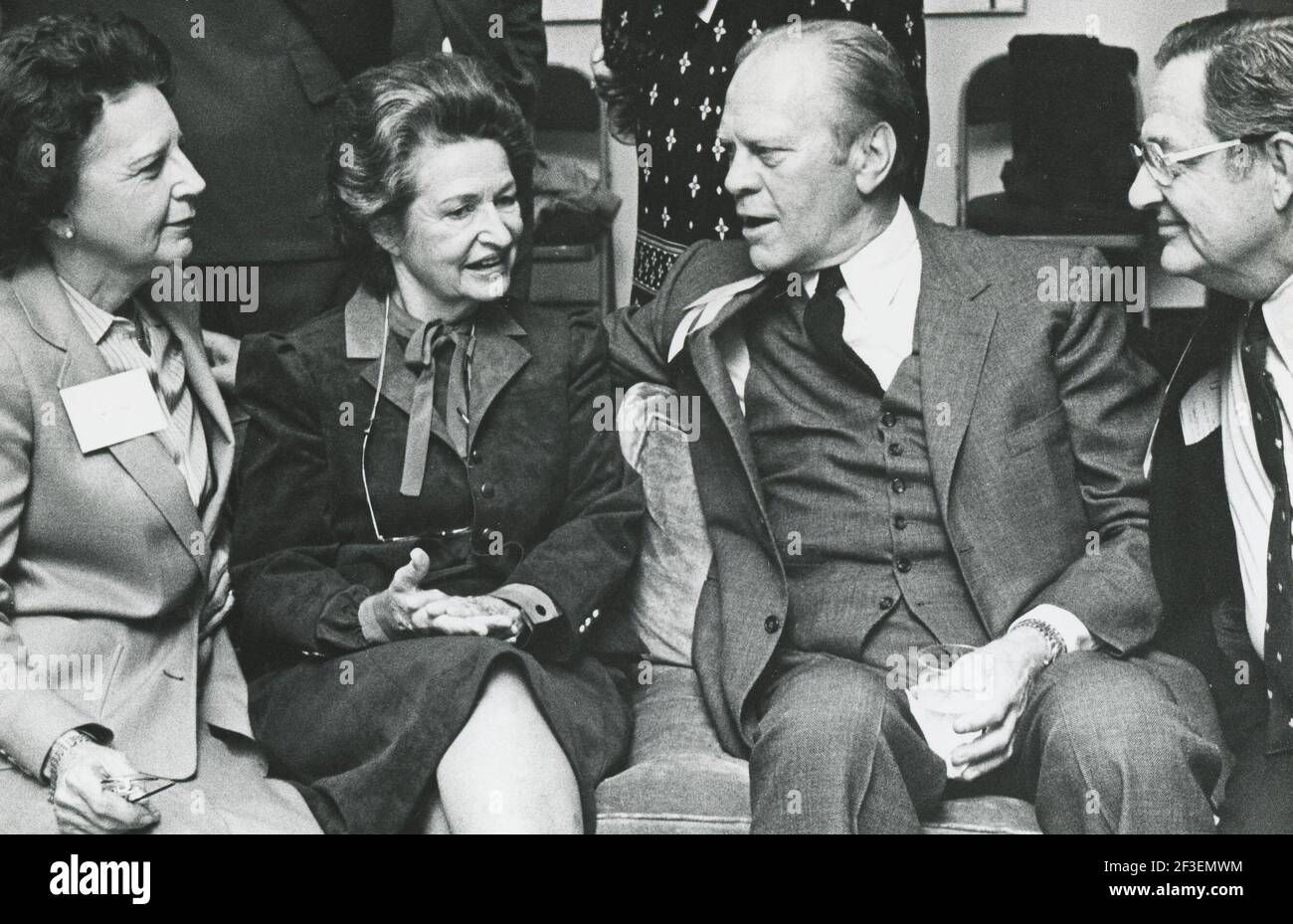Retrospektive über das Leben der ehemaligen First Lady, Lady Bird Johnson während ihrer Jahre in Texas nach dem Tod des ehemaligen Präsidenten Lyndon Baines Johnson am 22. Januar 1973. Dieses undatierte Foto zeigt (von links nach rechts) Beryl Pickle, Lady Bird Johnson, den ehemaligen Präsidenten Gerald Ford und den Kongressabgeordneten Jake Pickle in der LBJ Library. ©Bob Daemmrich Stockfoto