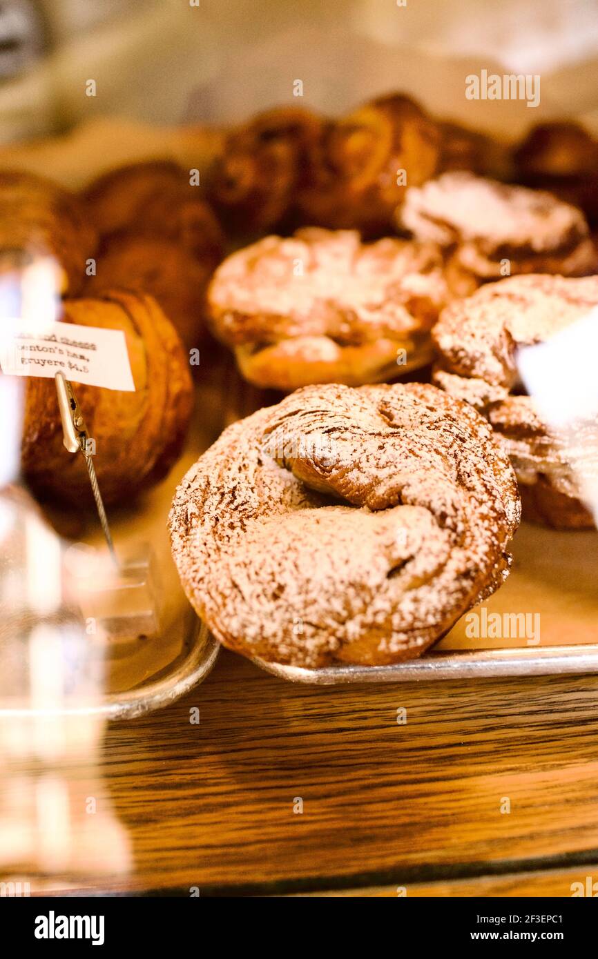 Handwerkliche Bäckerei mit Boulted Bread in Raleigh, North Carolina. Gegründet im August 2014 von Joshua Bellamy, Sam Kirkpatrick und Fulton Forde. Stockfoto