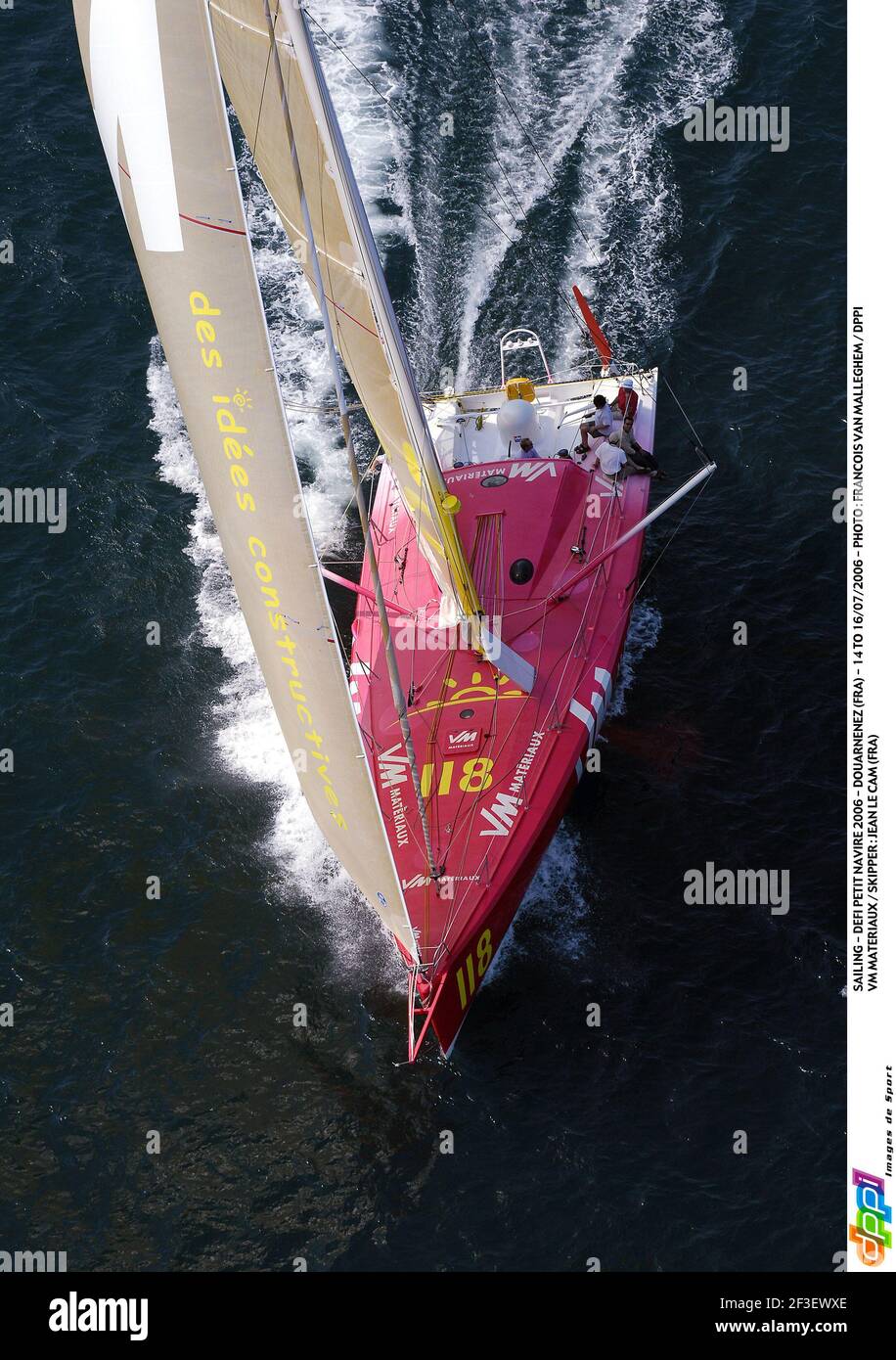 SEGELN - DEFI PETIT NAVIRE 2006 - DOUARNENEZ (FRA) - 14 BIS 16/07/2006 - FOTO : FRANCOIS VAN MALLEGHEM / DPPI VM MATERIAUX / SKIPPER : JEAN LE CAM (FRA) Stockfoto
