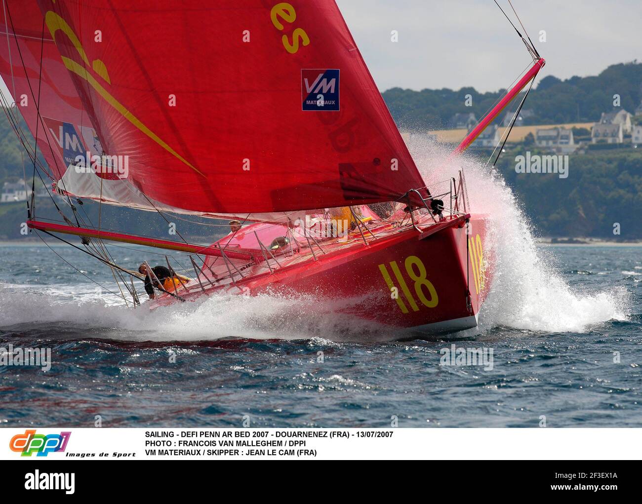 SEGELN - DEFI PENN AR BETT 2007 - DOUARNENEZ (FRA) - 13/07/2007 FOTO : FRANCOIS VAN MALLEGHEM / DPPI VM MATERIAUX / SKIPPER : JEAN LE CAM (FRA) Stockfoto