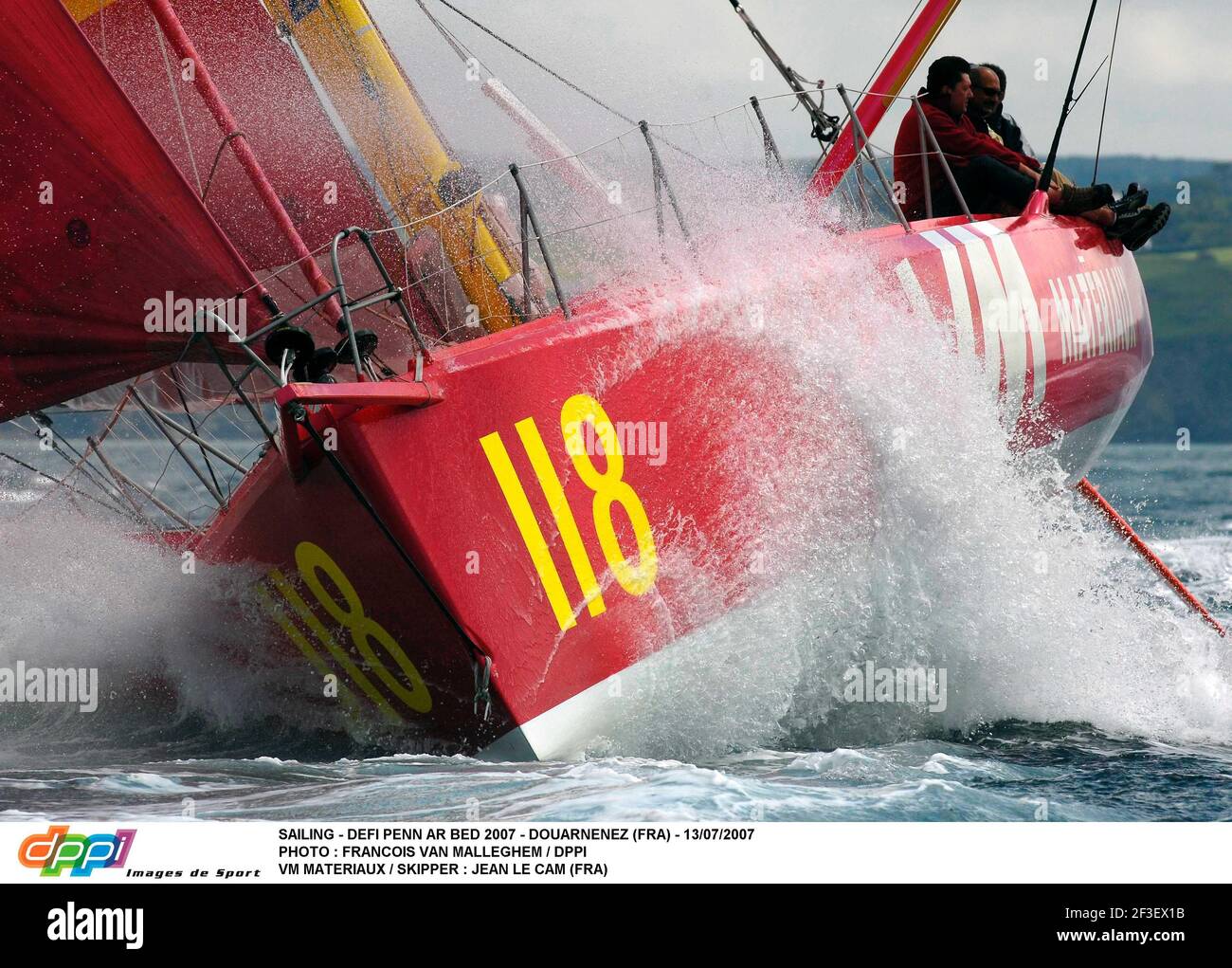 SEGELN - DEFI PENN AR BETT 2007 - DOUARNENEZ (FRA) - 13/07/2007 FOTO : FRANCOIS VAN MALLEGHEM / DPPI VM MATERIAUX / SKIPPER : JEAN LE CAM (FRA) Stockfoto