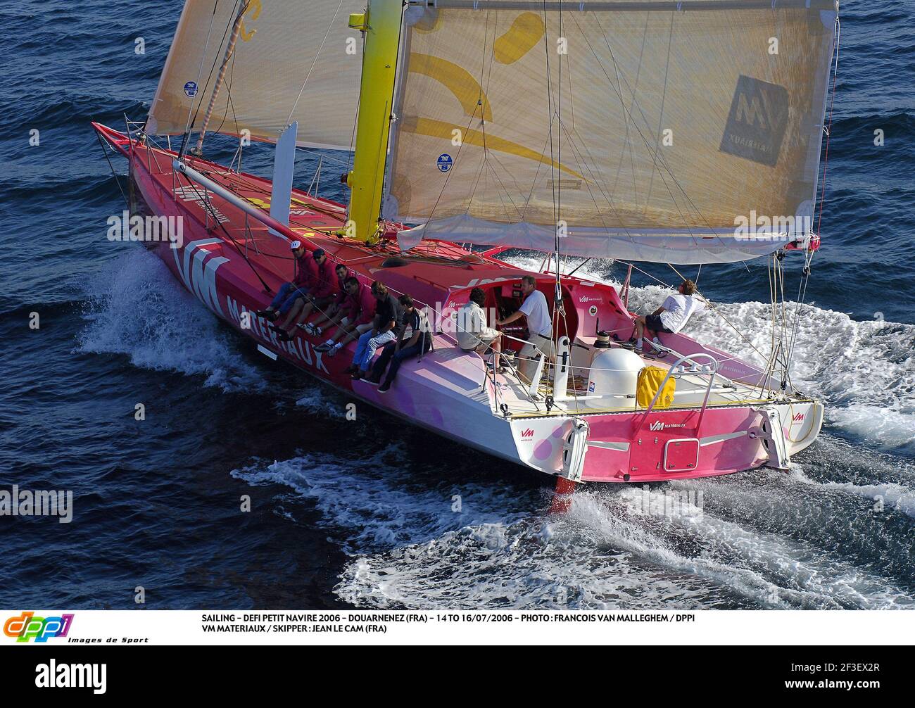 SEGELN - DEFI PETIT NAVIRE 2006 - DOUARNENEZ (FRA) - 14 BIS 16/07/2006 - FOTO : FRANCOIS VAN MALLEGHEM / DPPI VM MATERIAUX / SKIPPER : JEAN LE CAM (FRA) Stockfoto