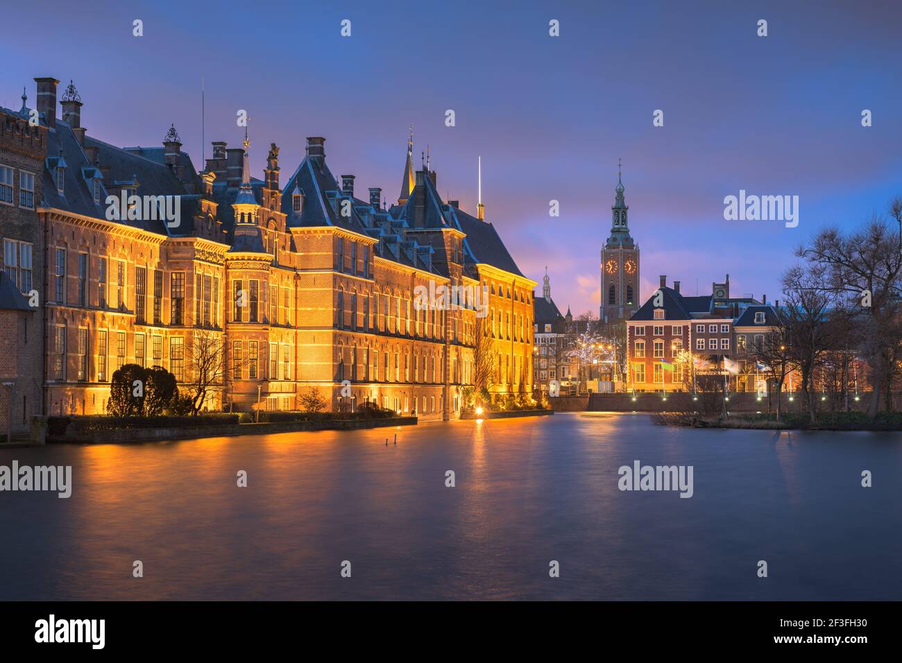 Den Haag, Niederlande Stadtbild in der Dämmerung. Stockfoto